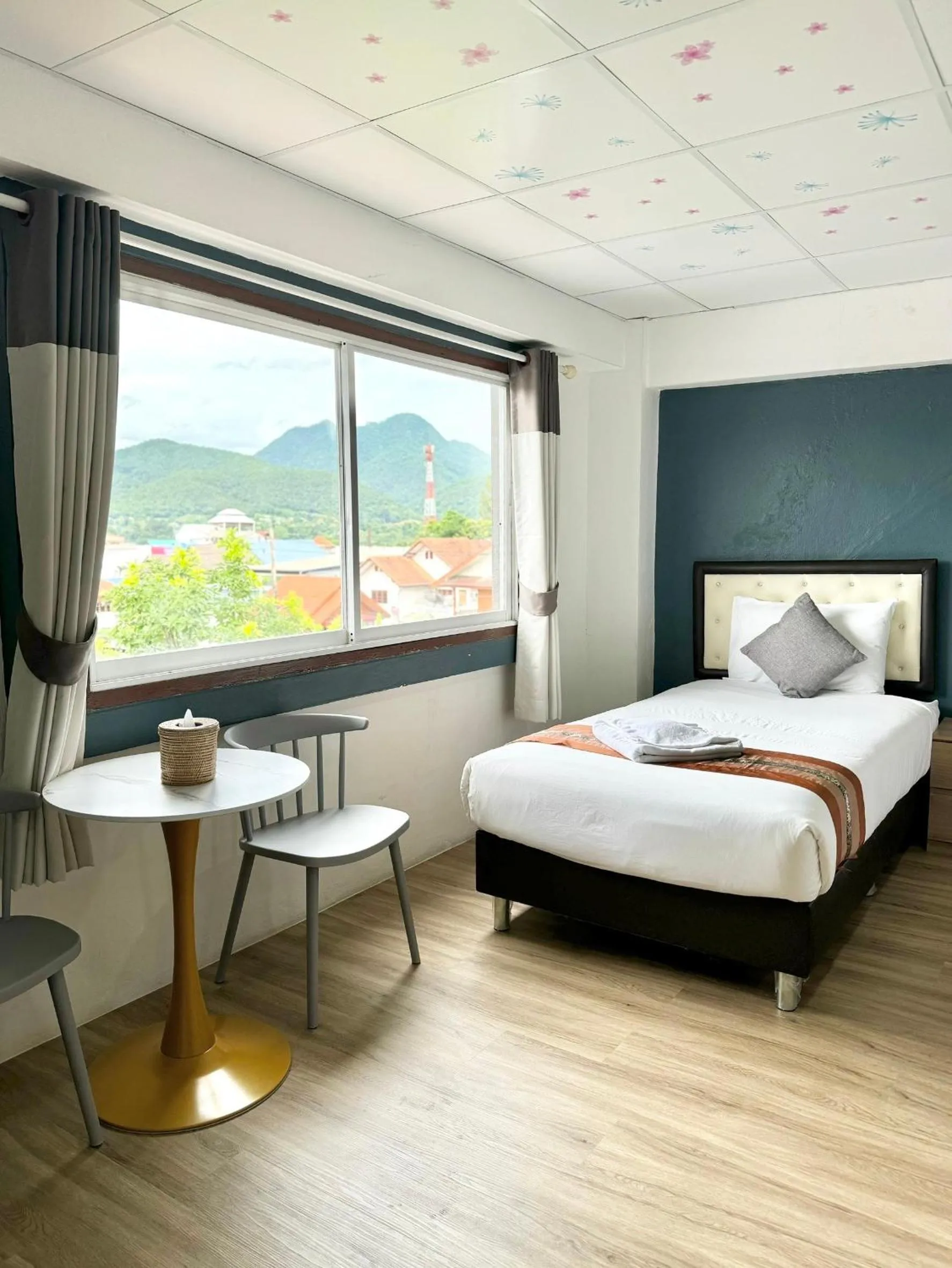 Property building, Bed in Diamond de pai