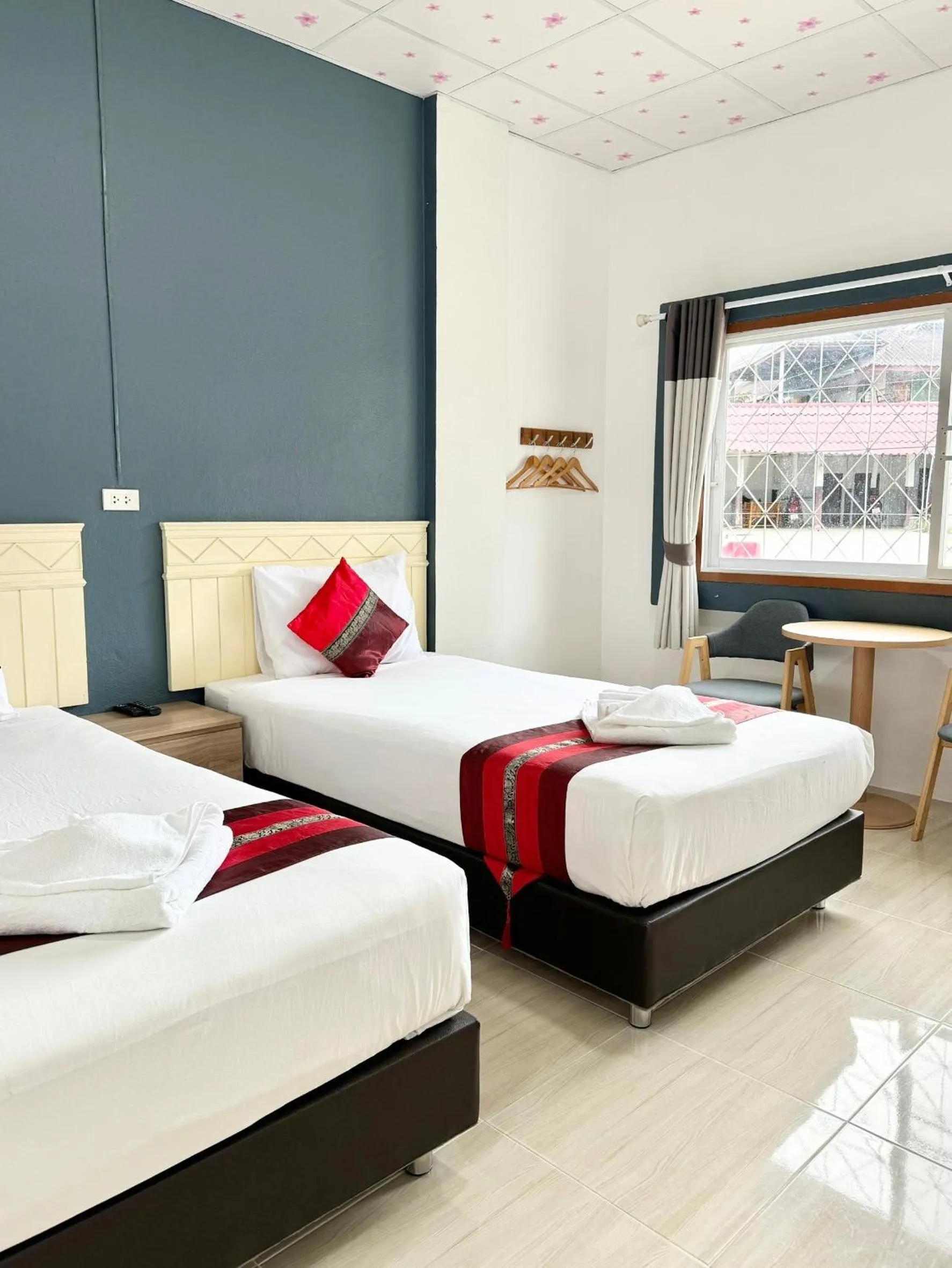 Day, Bed in Diamond de pai