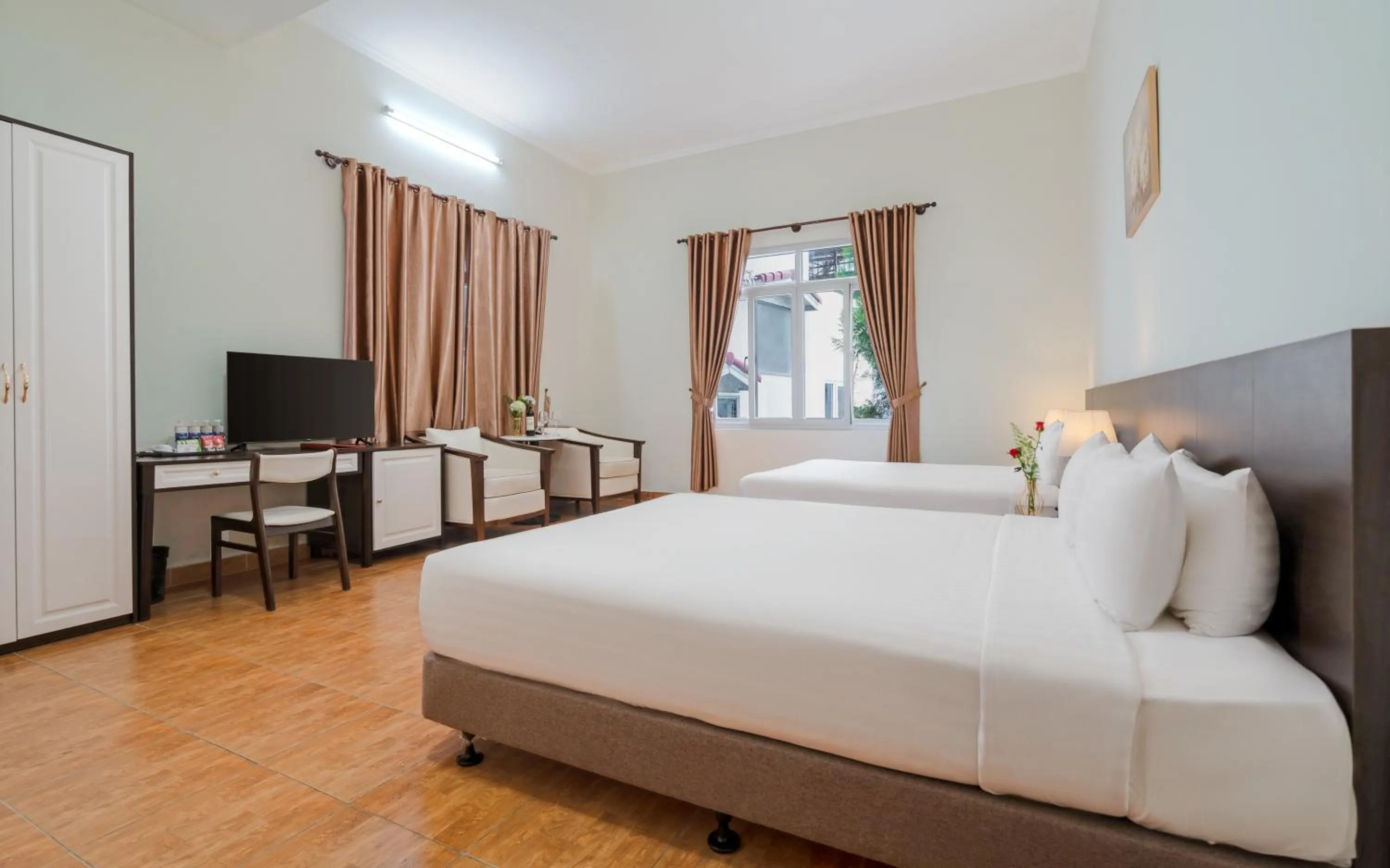 Communal lounge/ TV room, Bed in BIDV Central Da Lat Hotel