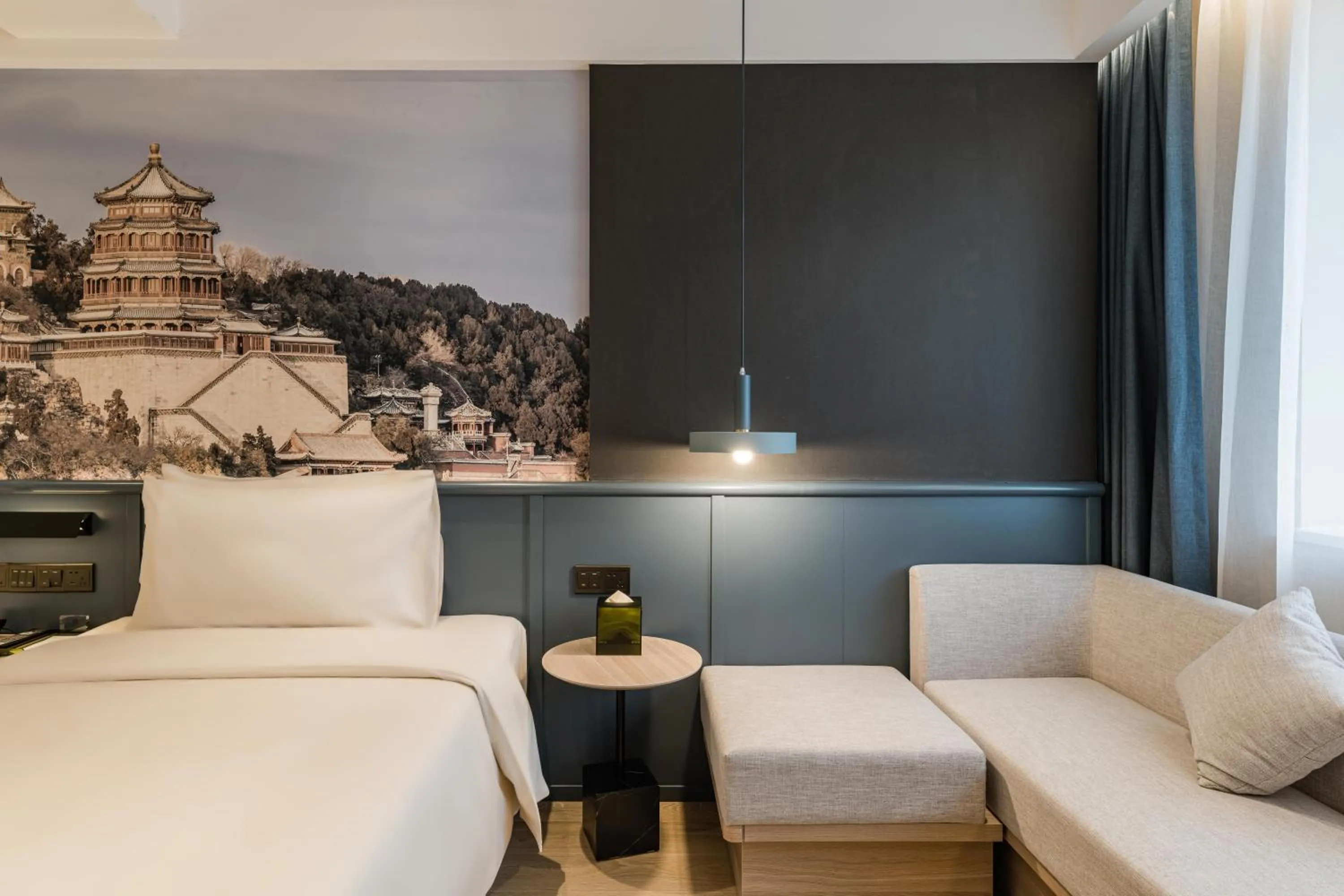 Seating area, Bed in Atour Light Hotel Temple of Heaven