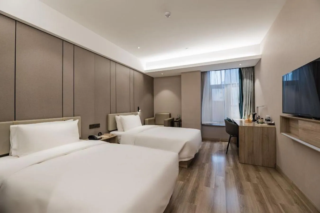 Photo of the whole room, Bed in Atour Hotel Xujiahui Meiying
