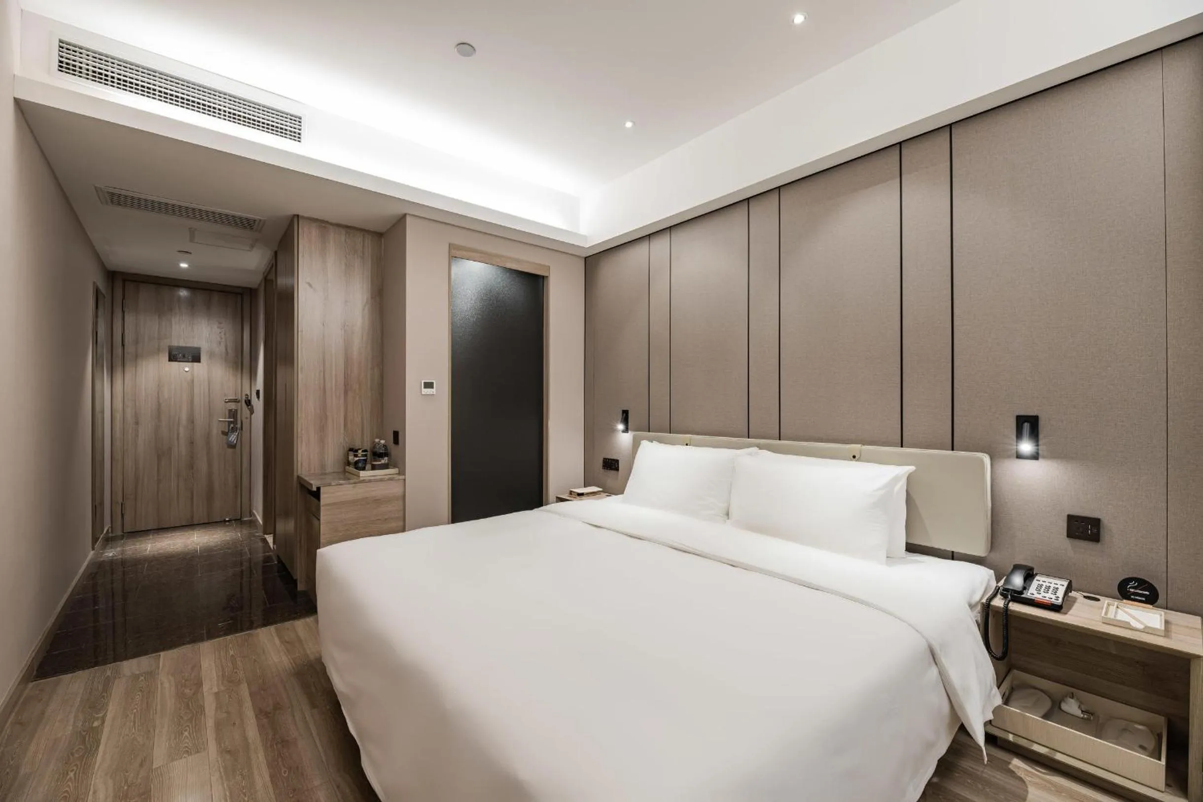 Bed in Atour Hotel Xujiahui Meiying