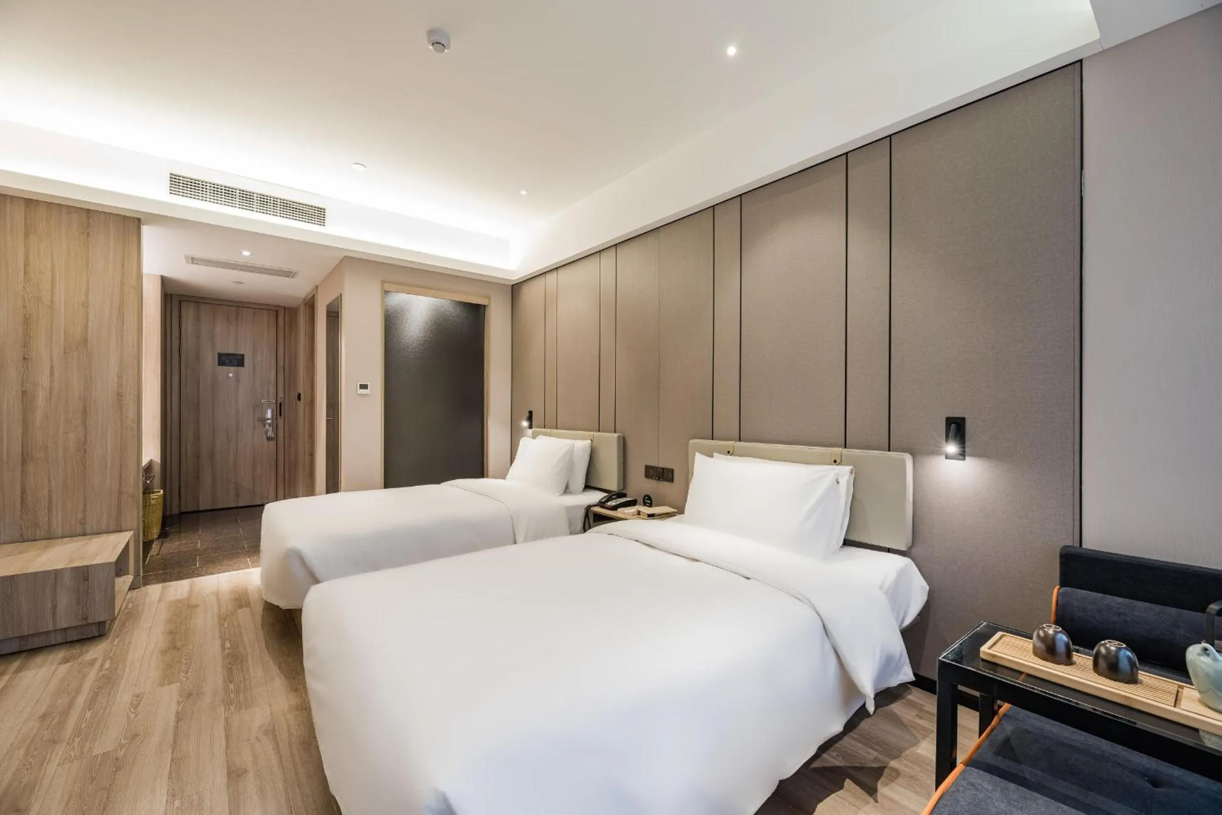 Photo of the whole room, Bed in Atour Hotel Xujiahui Meiying