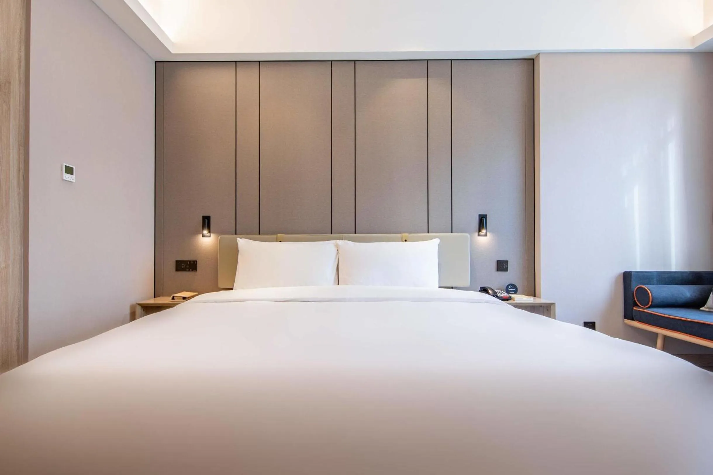 Photo of the whole room, Bed in Atour Hotel Xujiahui Meiying