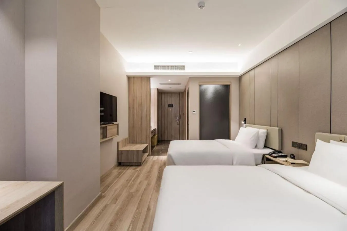 Photo of the whole room, Bed in Atour Hotel Xujiahui Meiying