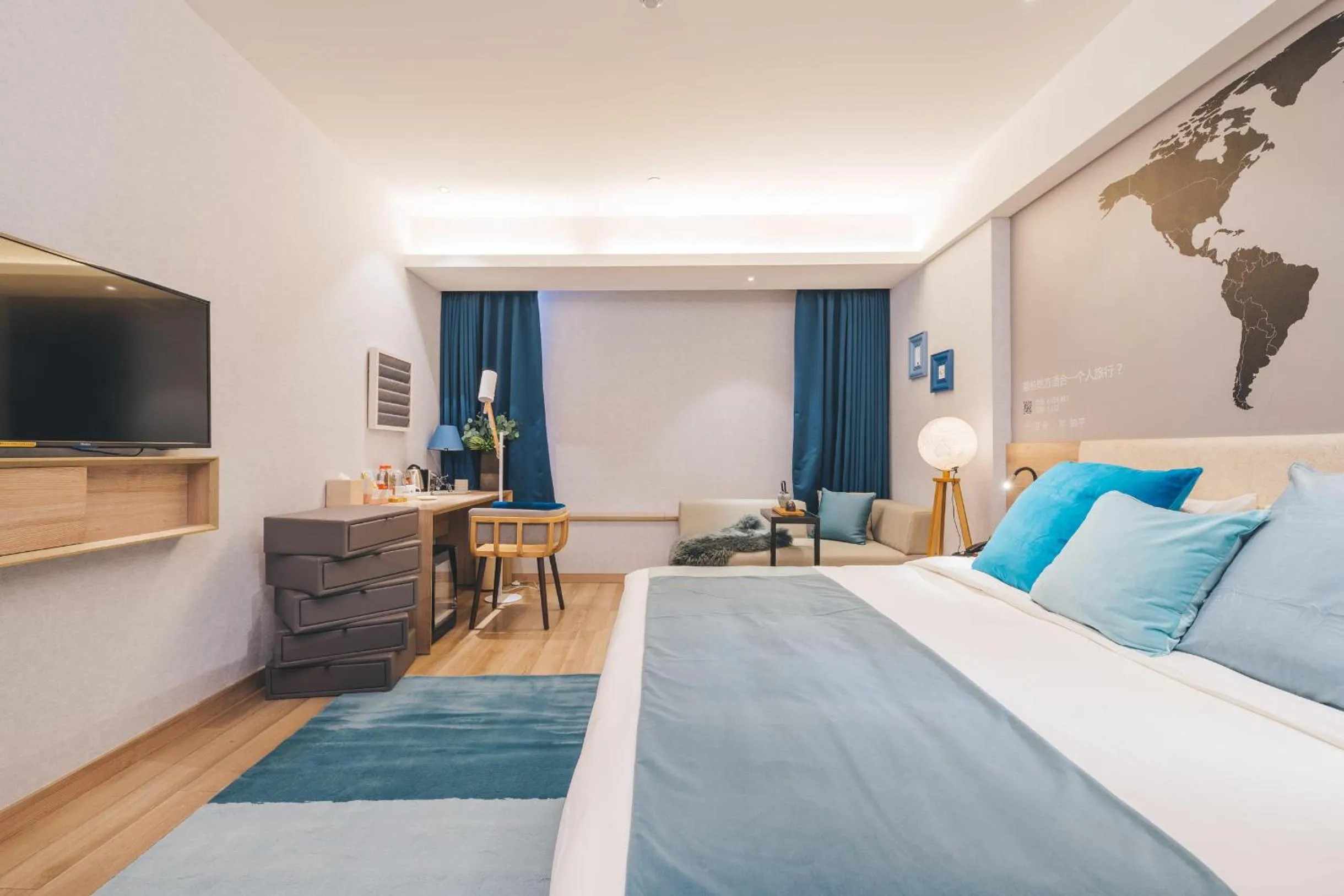 Photo of the whole room, Bed in Atour Hotel Xujiahui Meiying