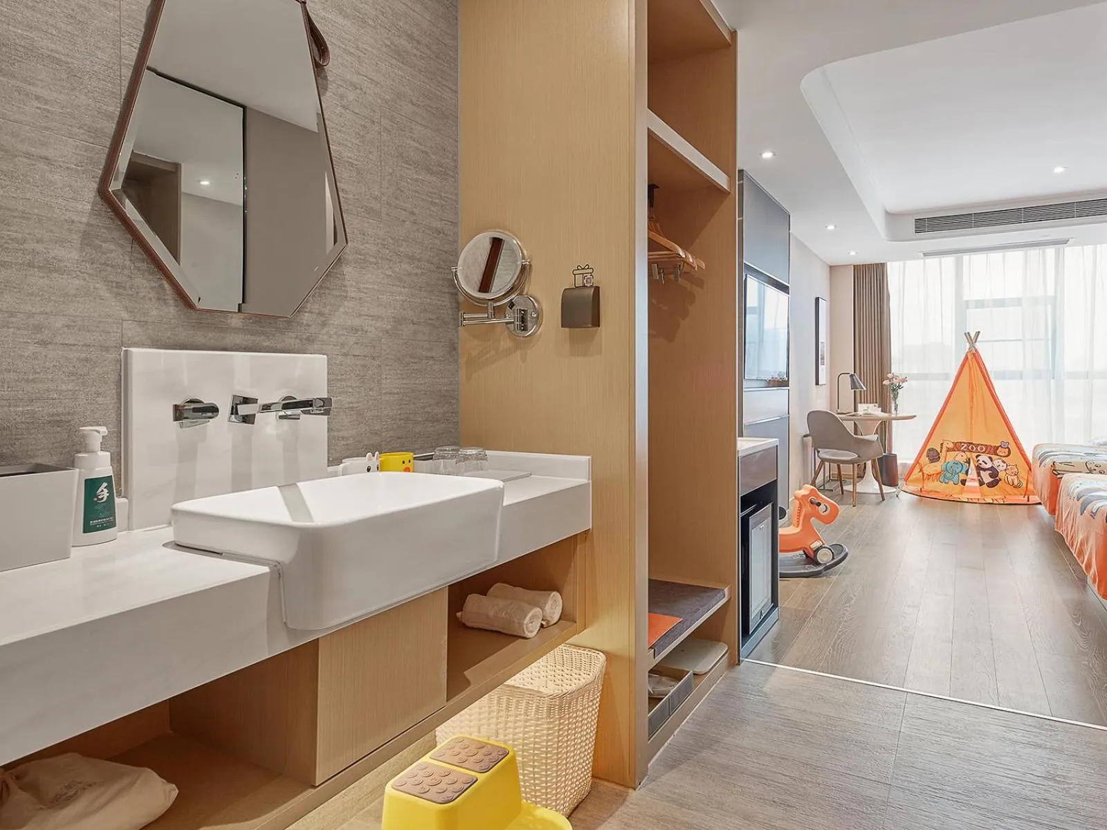 Photo of the whole room in Atour Hotel Guangzhou Panyu City Bridge