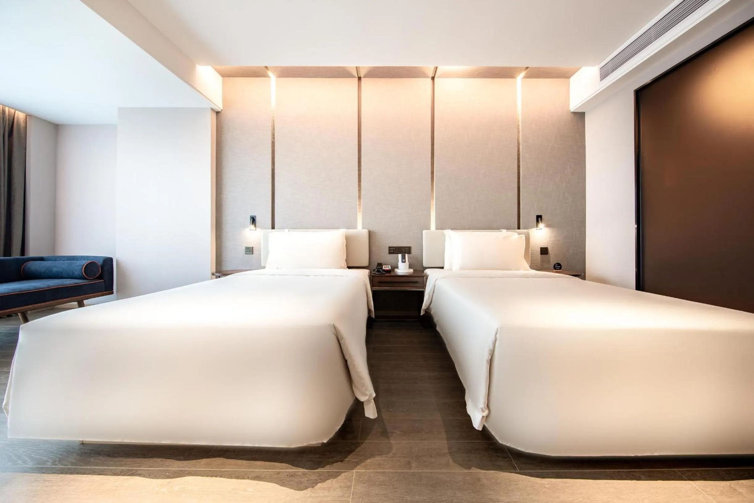 Bedroom, Bed in Atour Hotel Guangzhou Panyu City Bridge