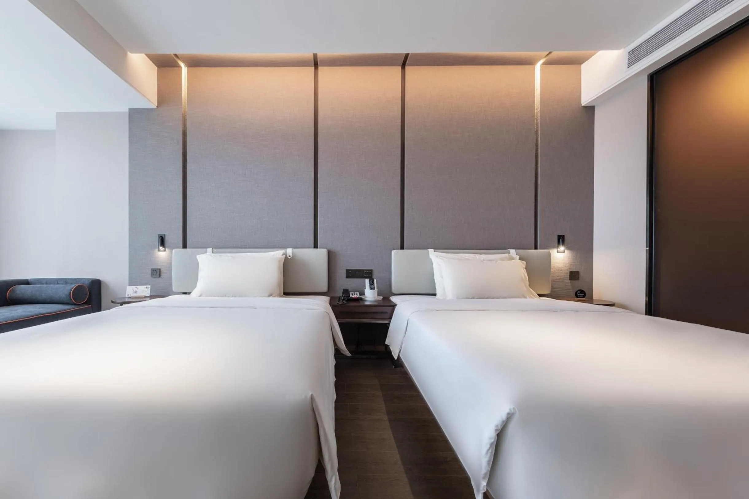 Bed in Atour Hotel Guangzhou Panyu City Bridge