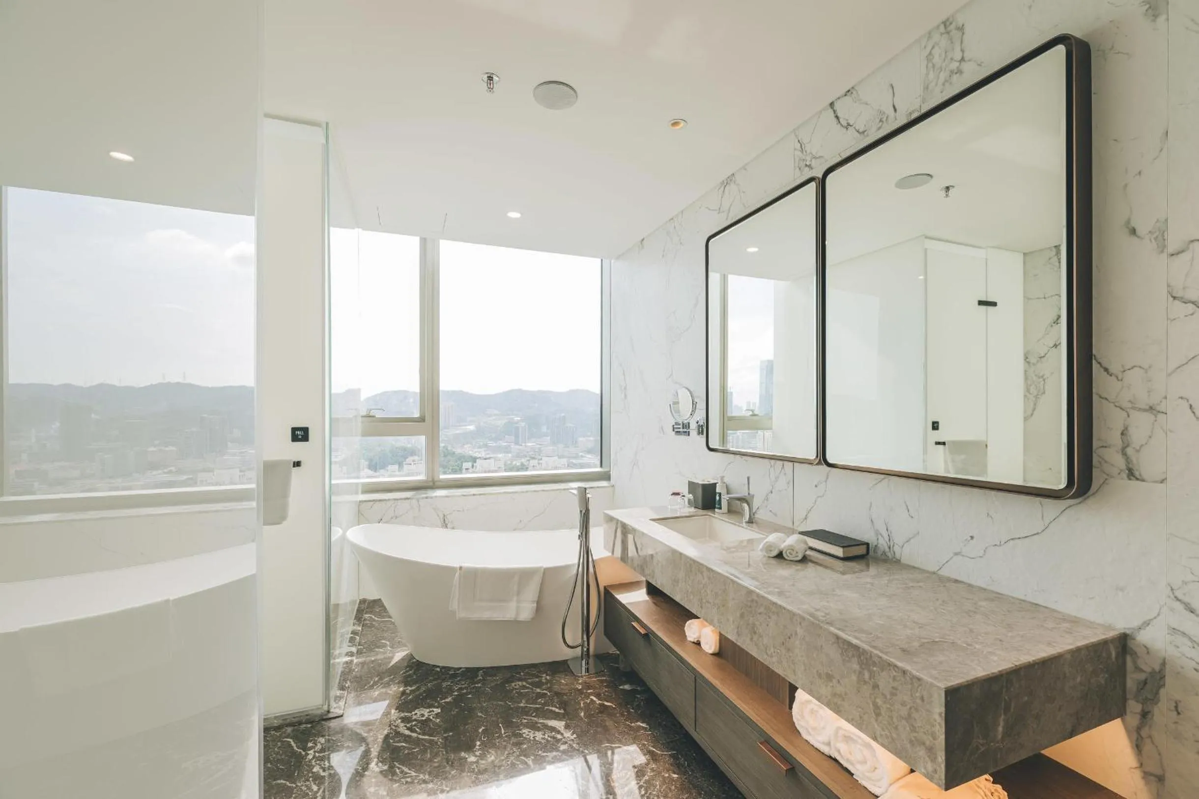 Atour Hotel Shenzhen Luohu Shuibei IBC