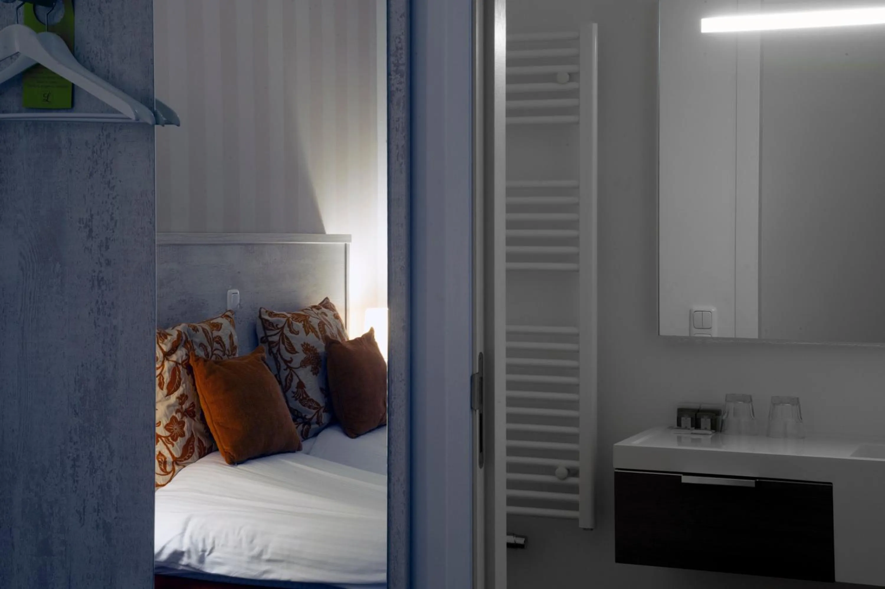 Bathroom, Bed in Hotel Restaurant Lunia