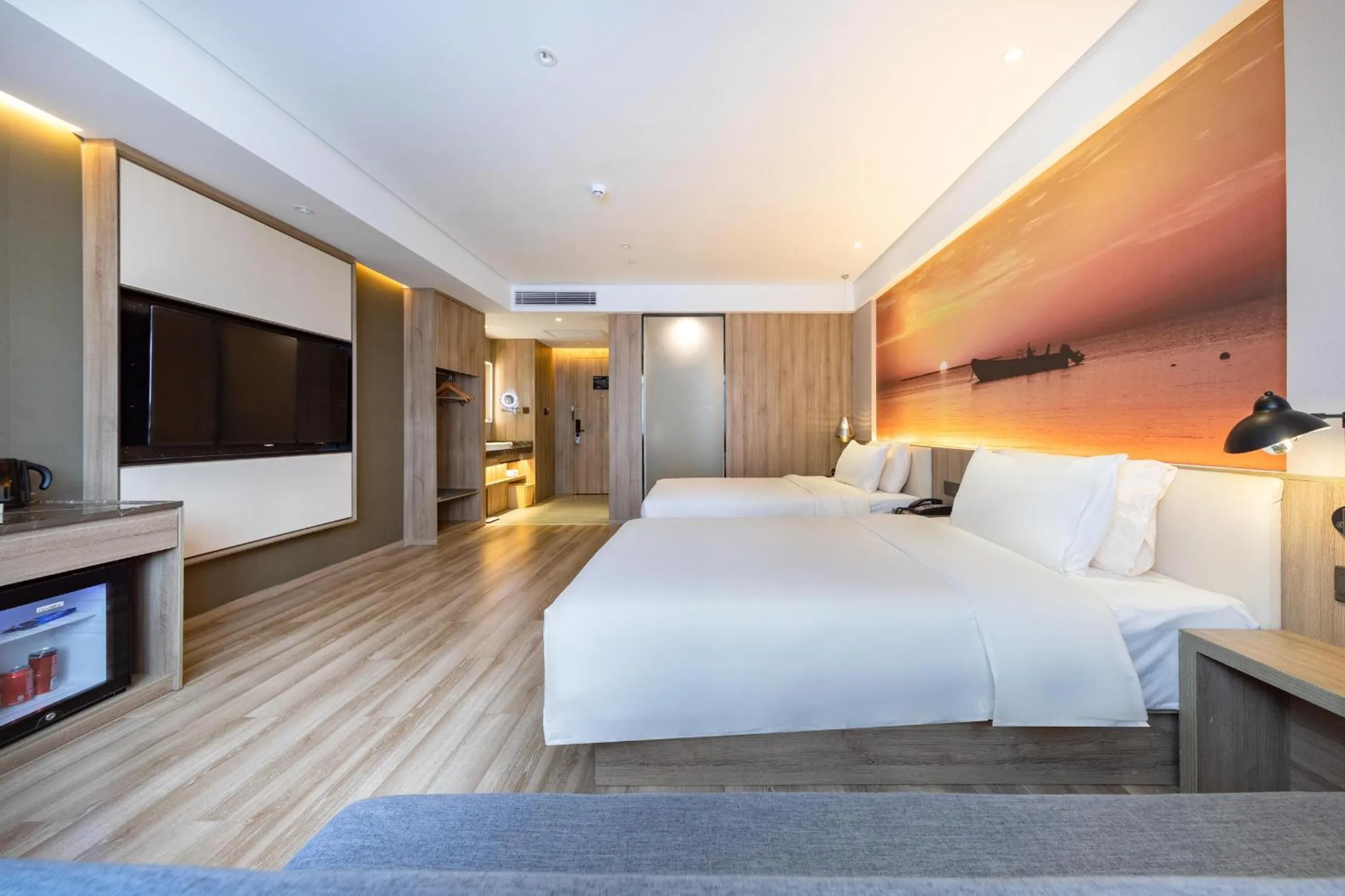 Bed in Atour Hotel Huizhou Huiyang High-speed Railway Station