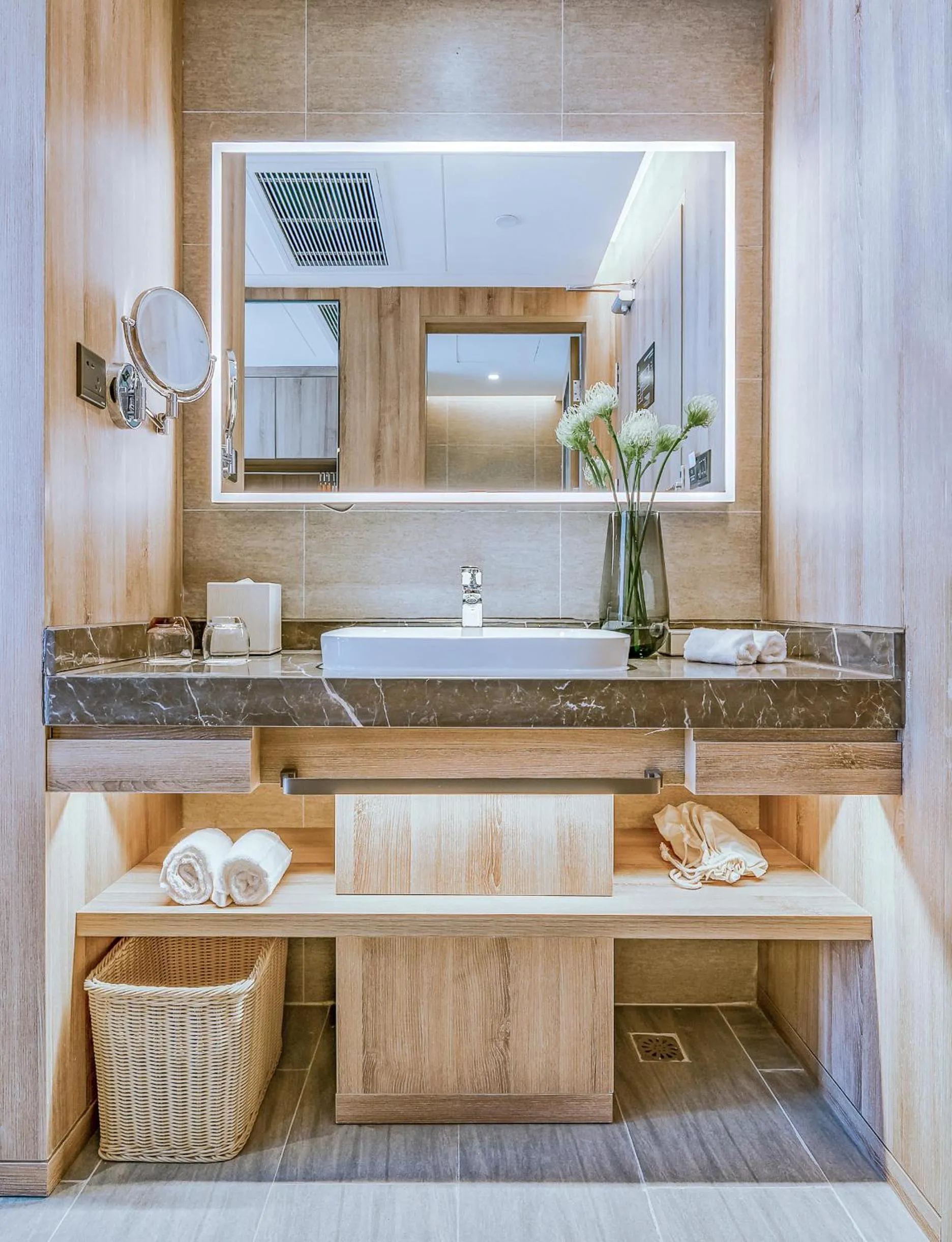 towels in Atour Hotel Huizhou Huiyang High-speed Railway Station