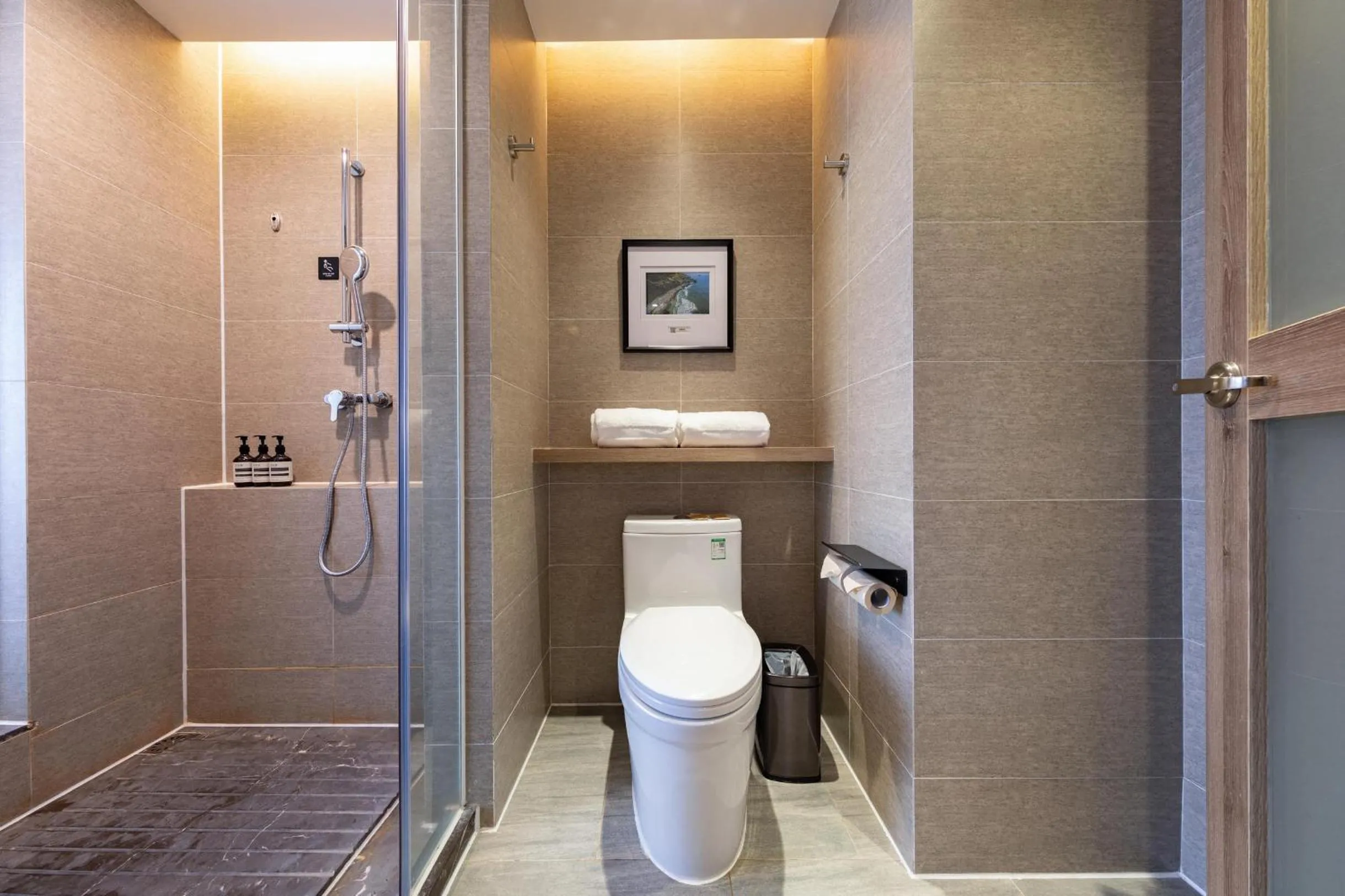 Toilet in Atour Hotel Huizhou Huiyang High-speed Railway Station