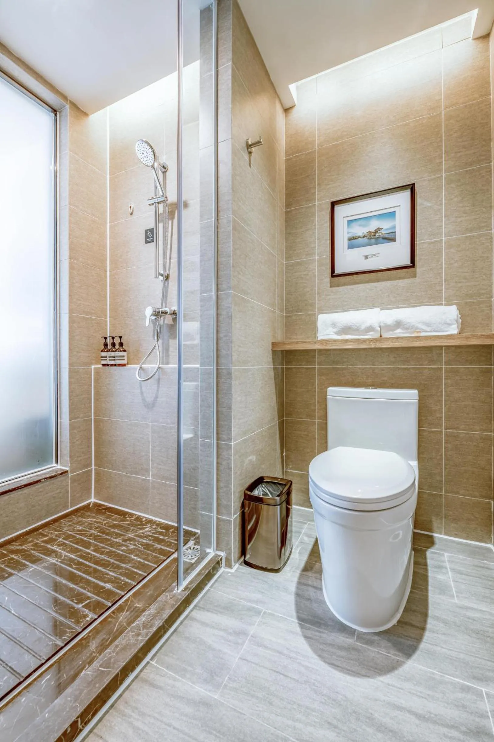 Toilet in Atour Hotel Huizhou Huiyang High-speed Railway Station