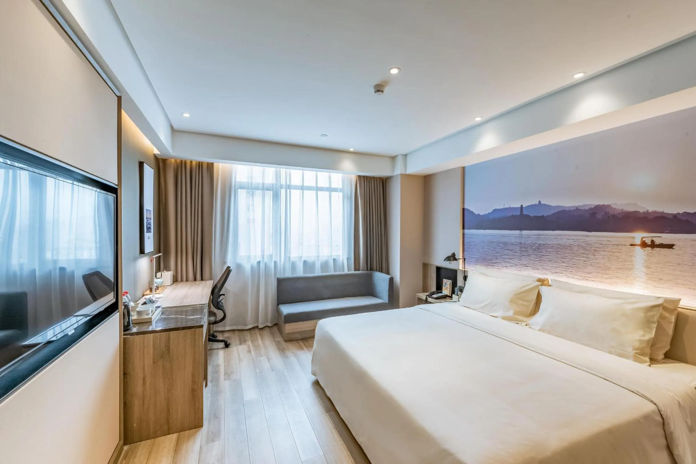 Bed in Atour Hotel Huizhou Huiyang High-speed Railway Station