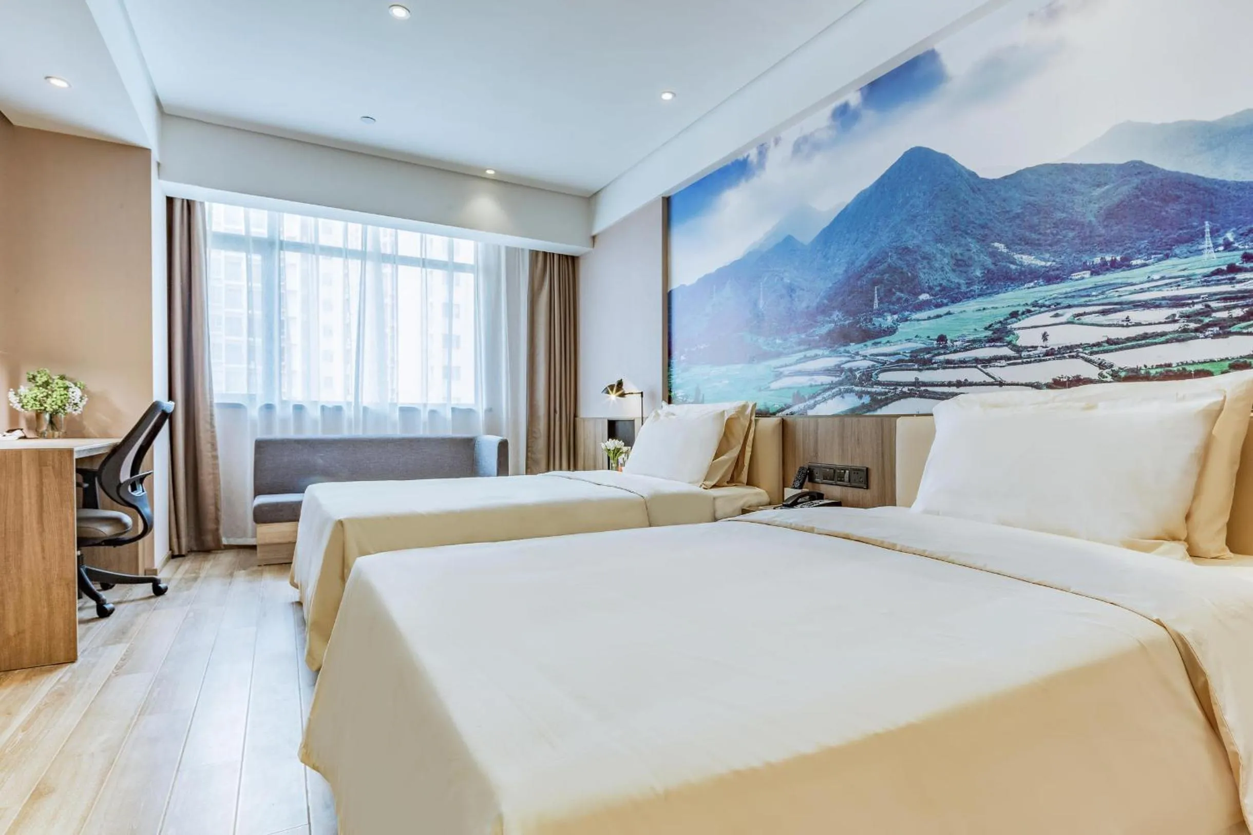 Photo of the whole room, Bed in Atour Hotel Huizhou Huiyang High-speed Railway Station