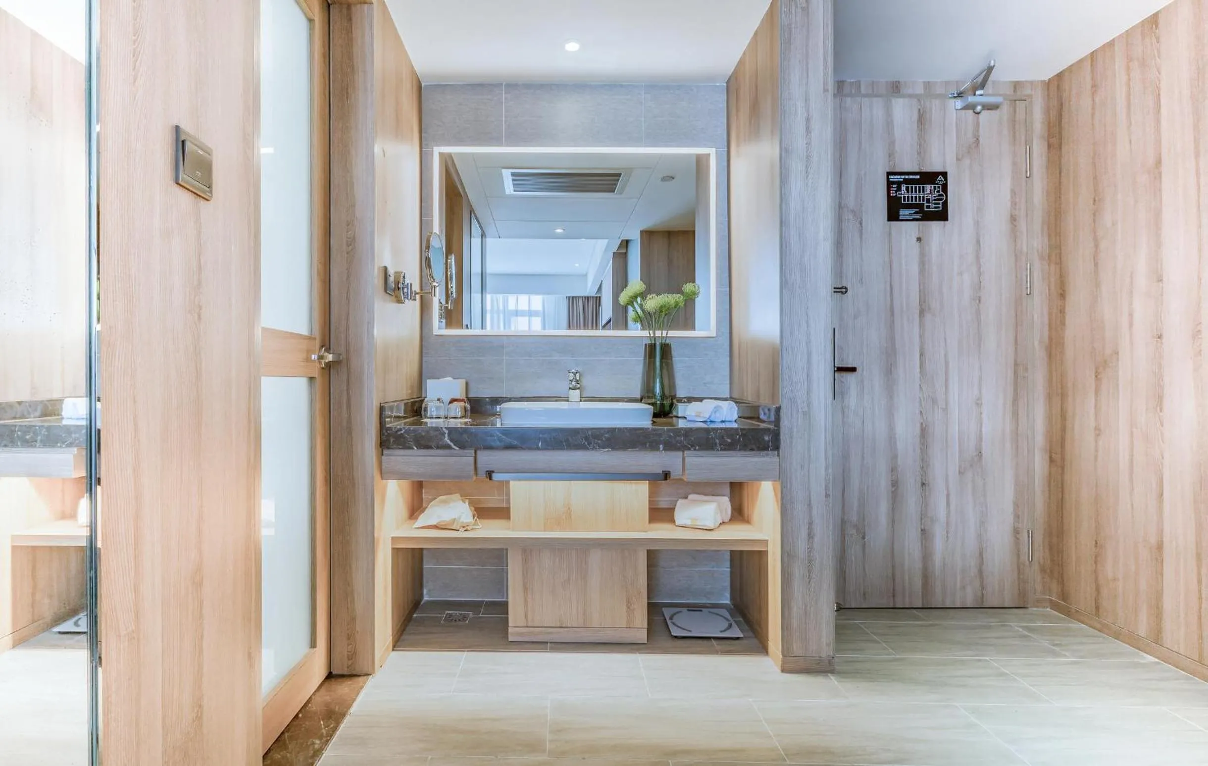towels, Bed in Atour Hotel Huizhou Huiyang High-speed Railway Station
