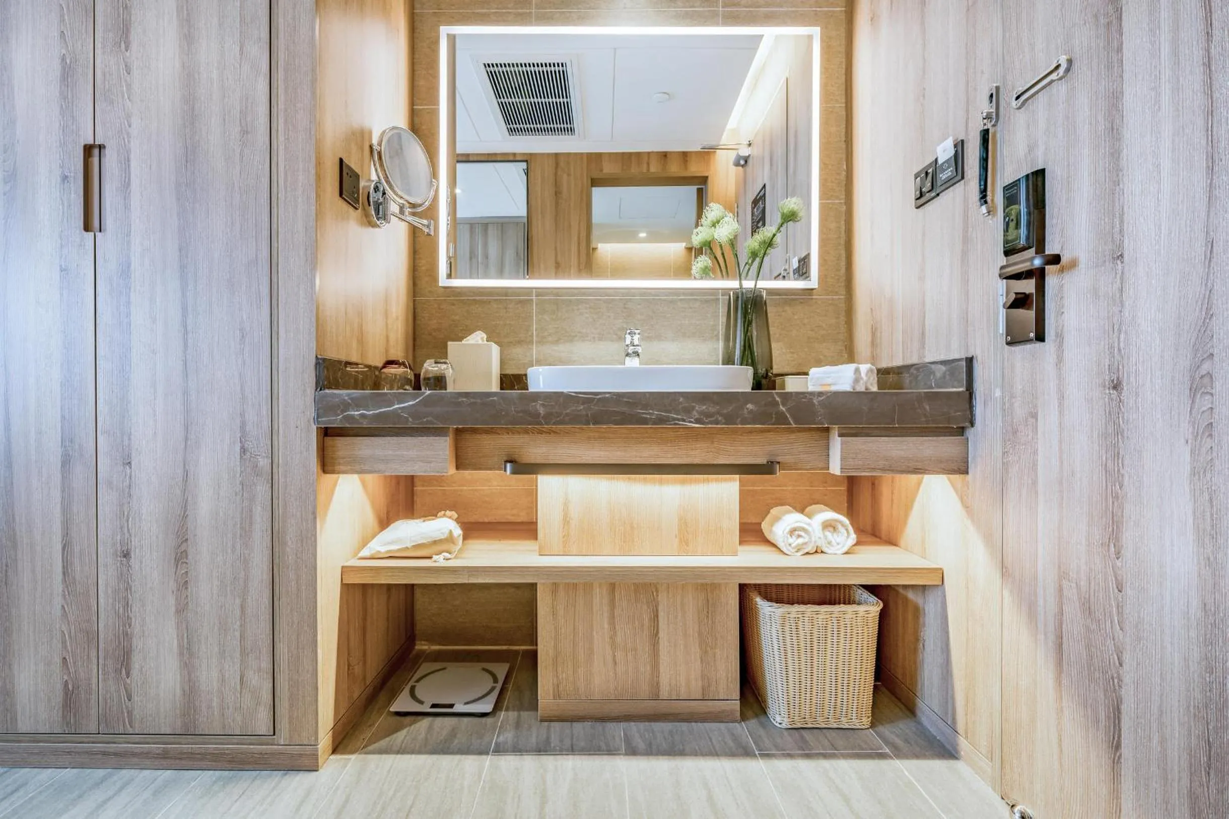 towels in Atour Hotel Huizhou Huiyang High-speed Railway Station