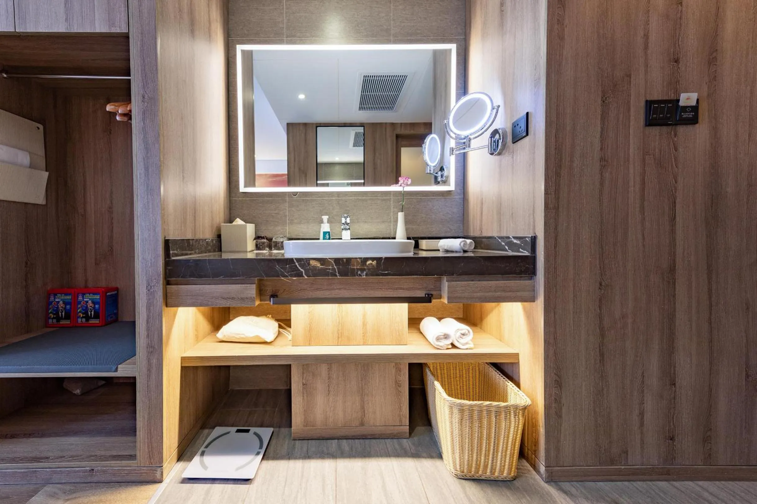 towels in Atour Hotel Huizhou Huiyang High-speed Railway Station