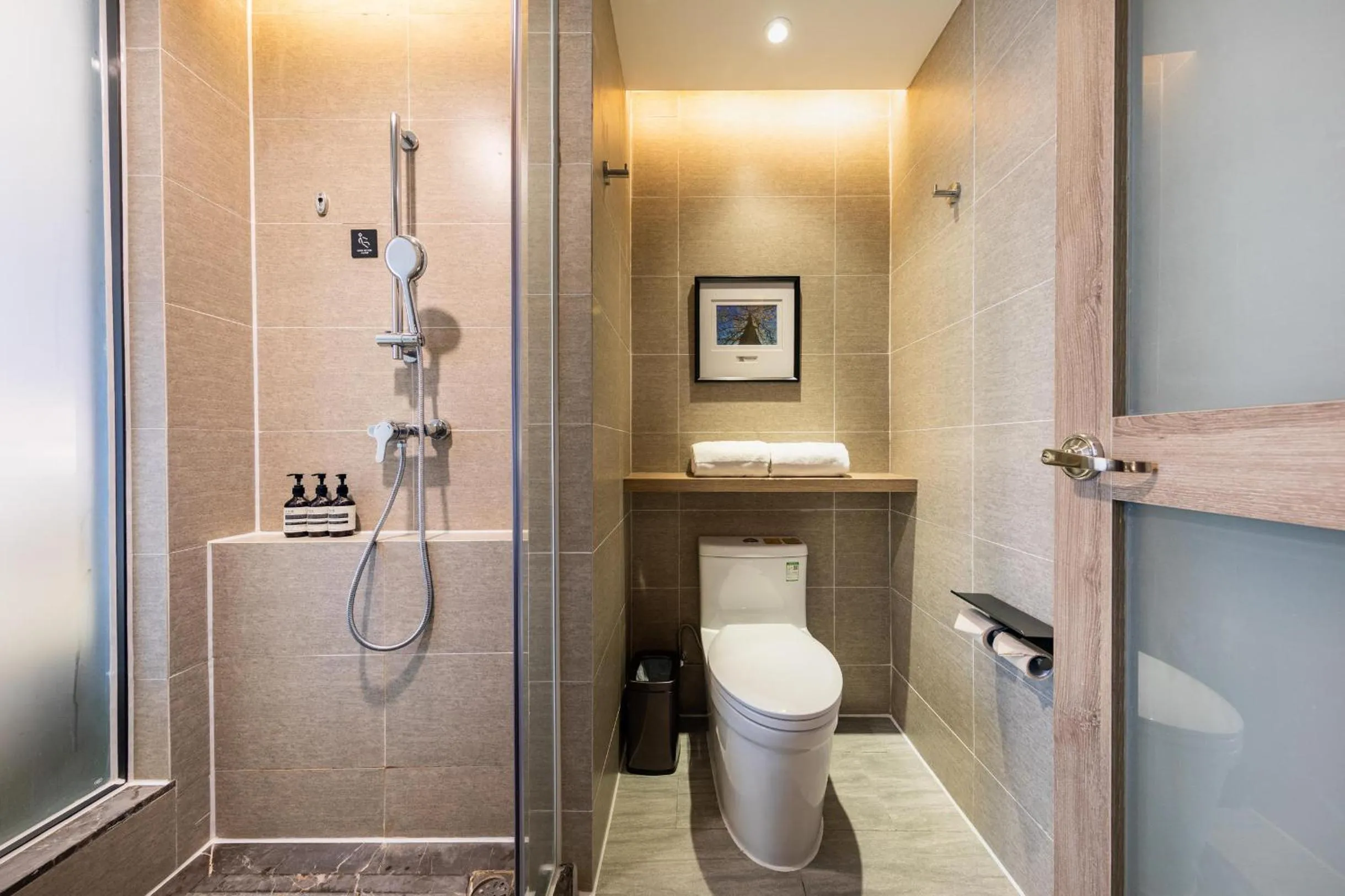 Toilet in Atour Hotel Huizhou Huiyang High-speed Railway Station