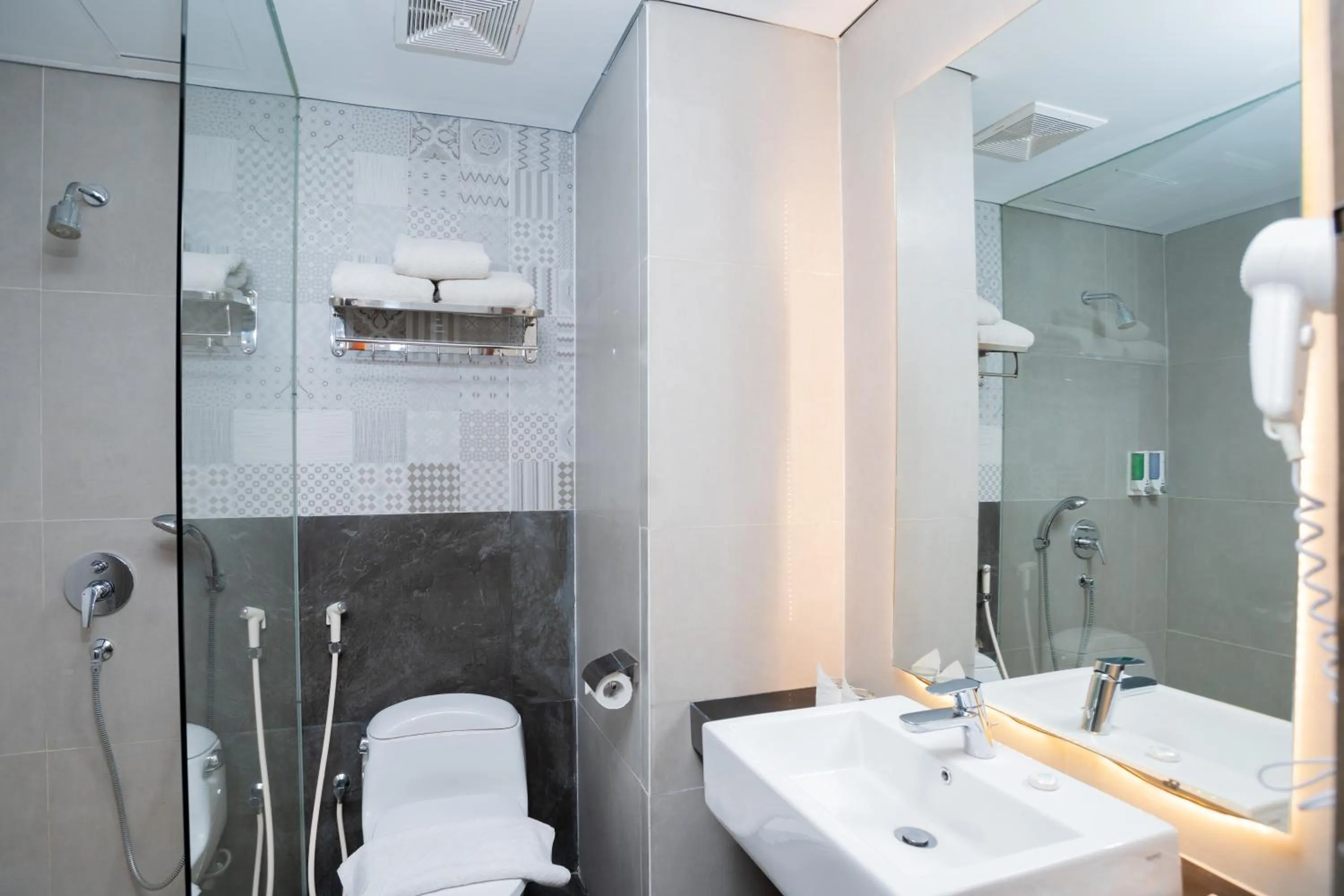 Shower in Zasgo Hotel