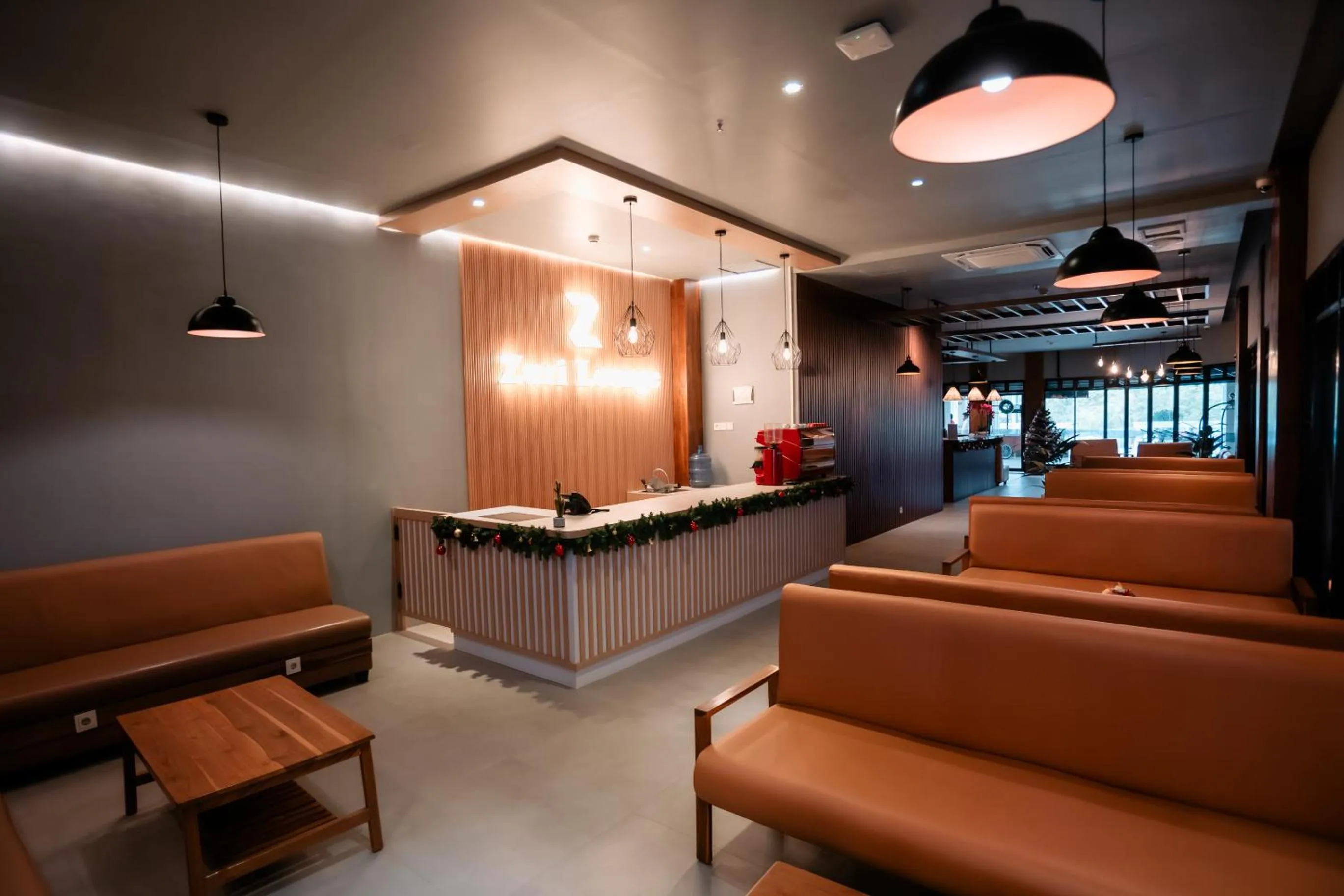 Communal lounge/ TV room in Zasgo Hotel