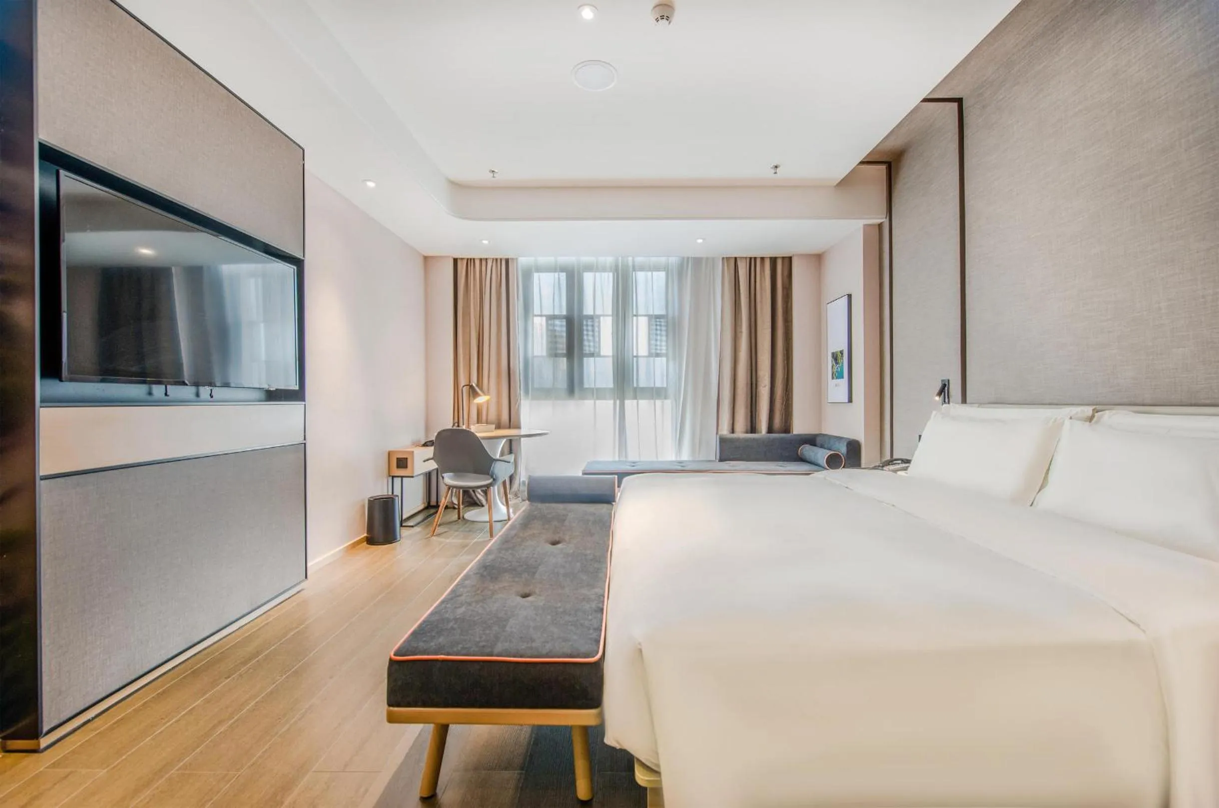 Photo of the whole room, Bed in Atour Hotel Zhongshan Tanzhou