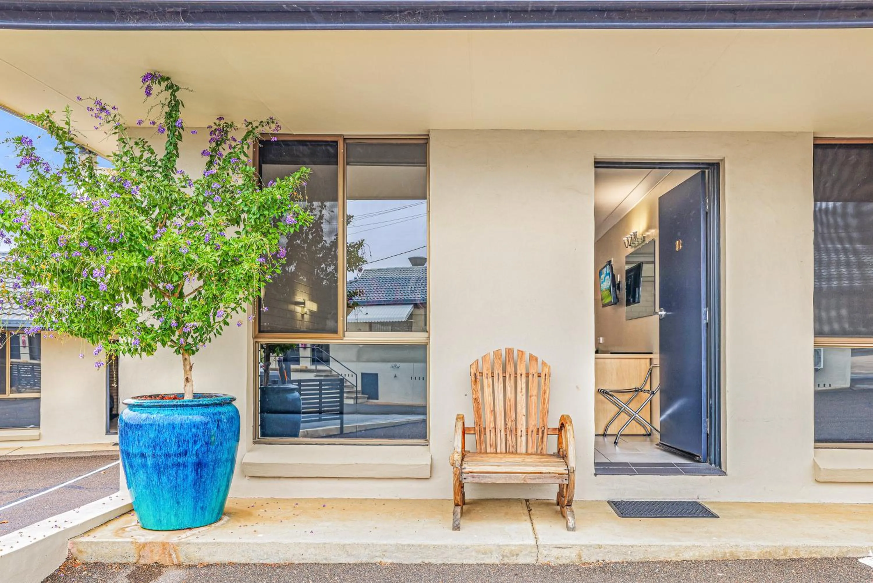 Property building in Stagecoach Inn Motel