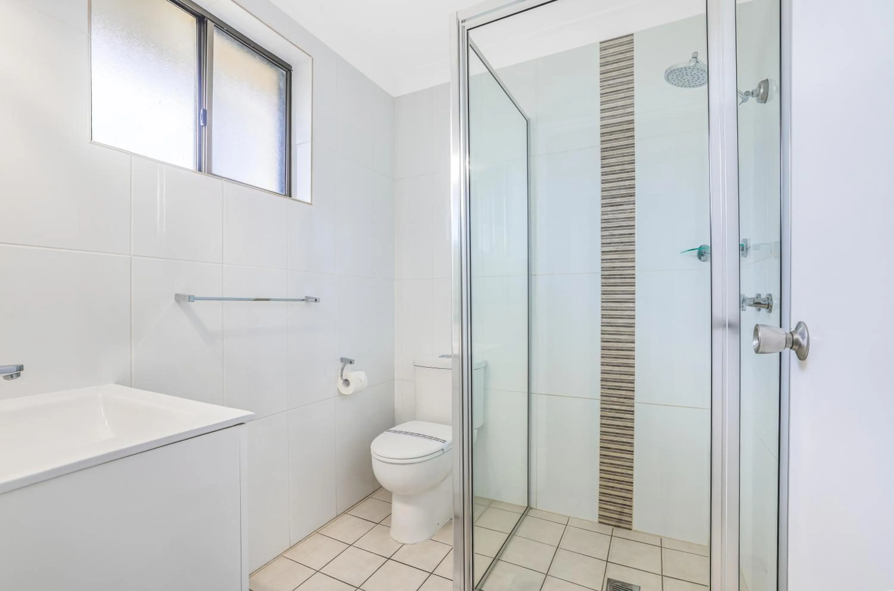 Bathroom in Stagecoach Inn Motel