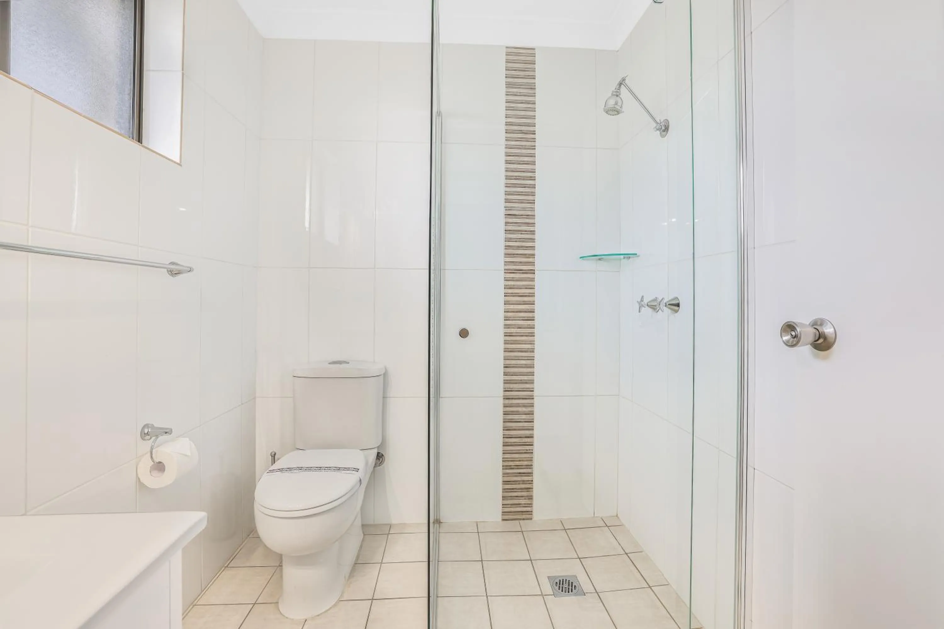 Bathroom in Stagecoach Inn Motel