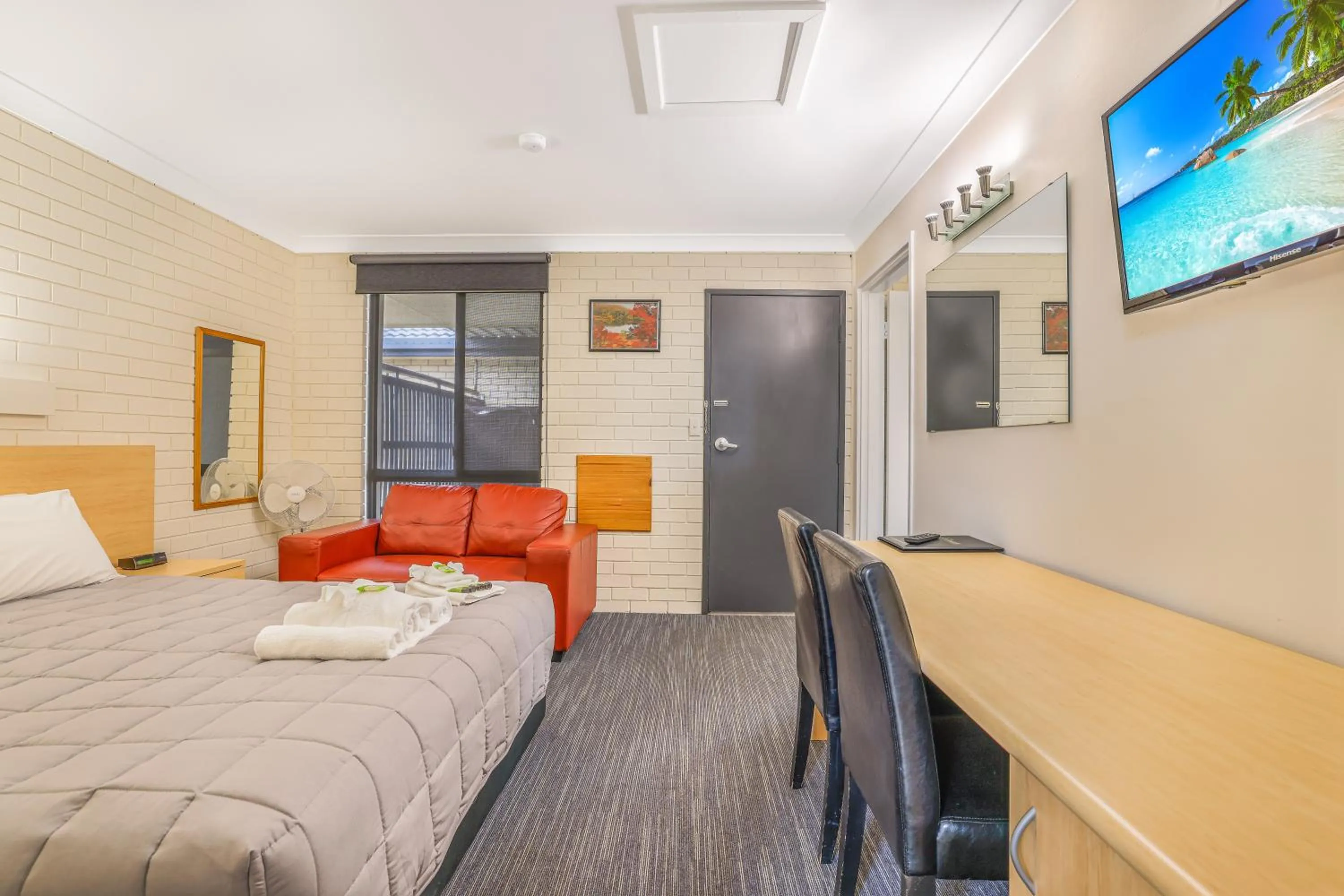 Bed in Stagecoach Inn Motel