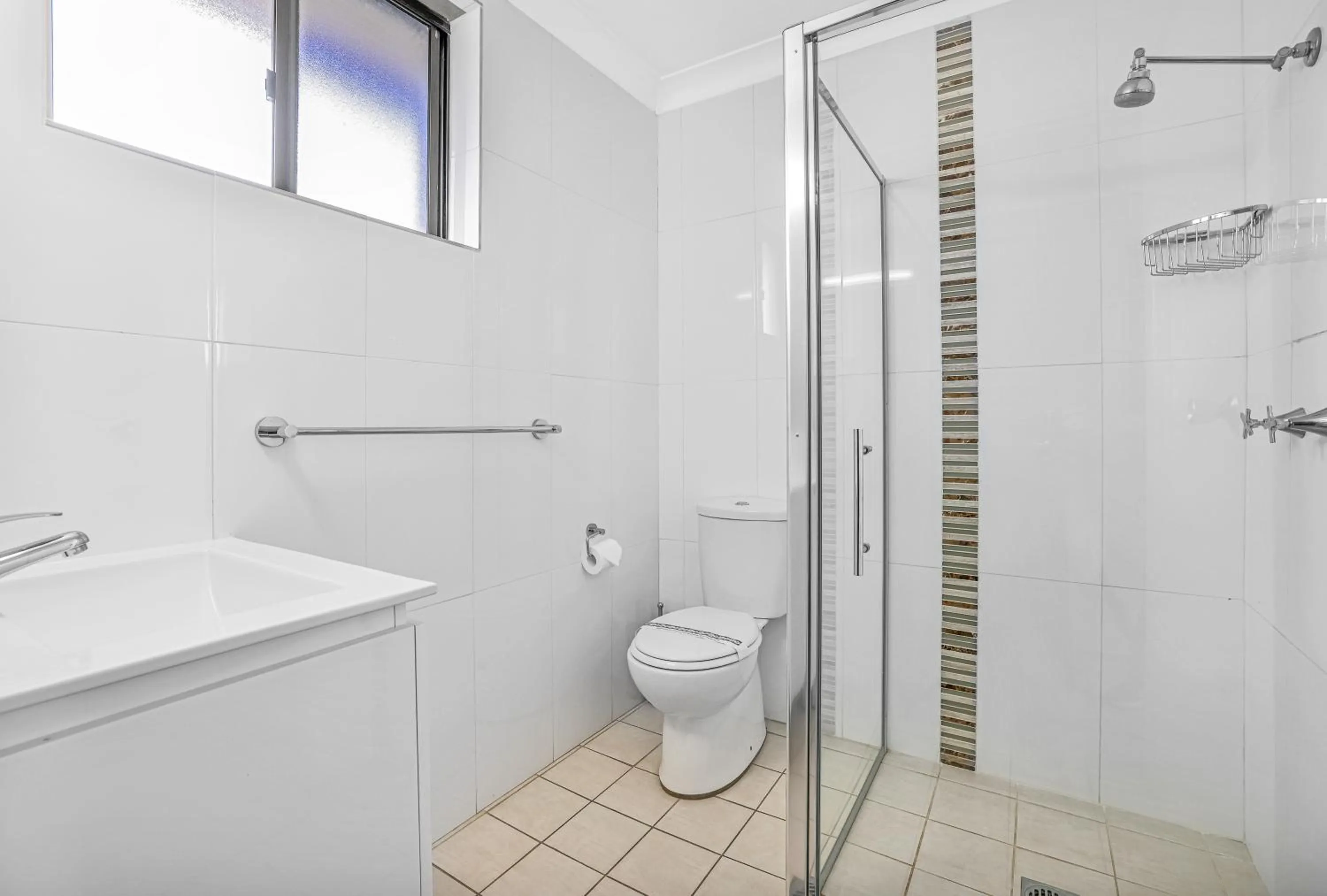 Bathroom in Stagecoach Inn Motel