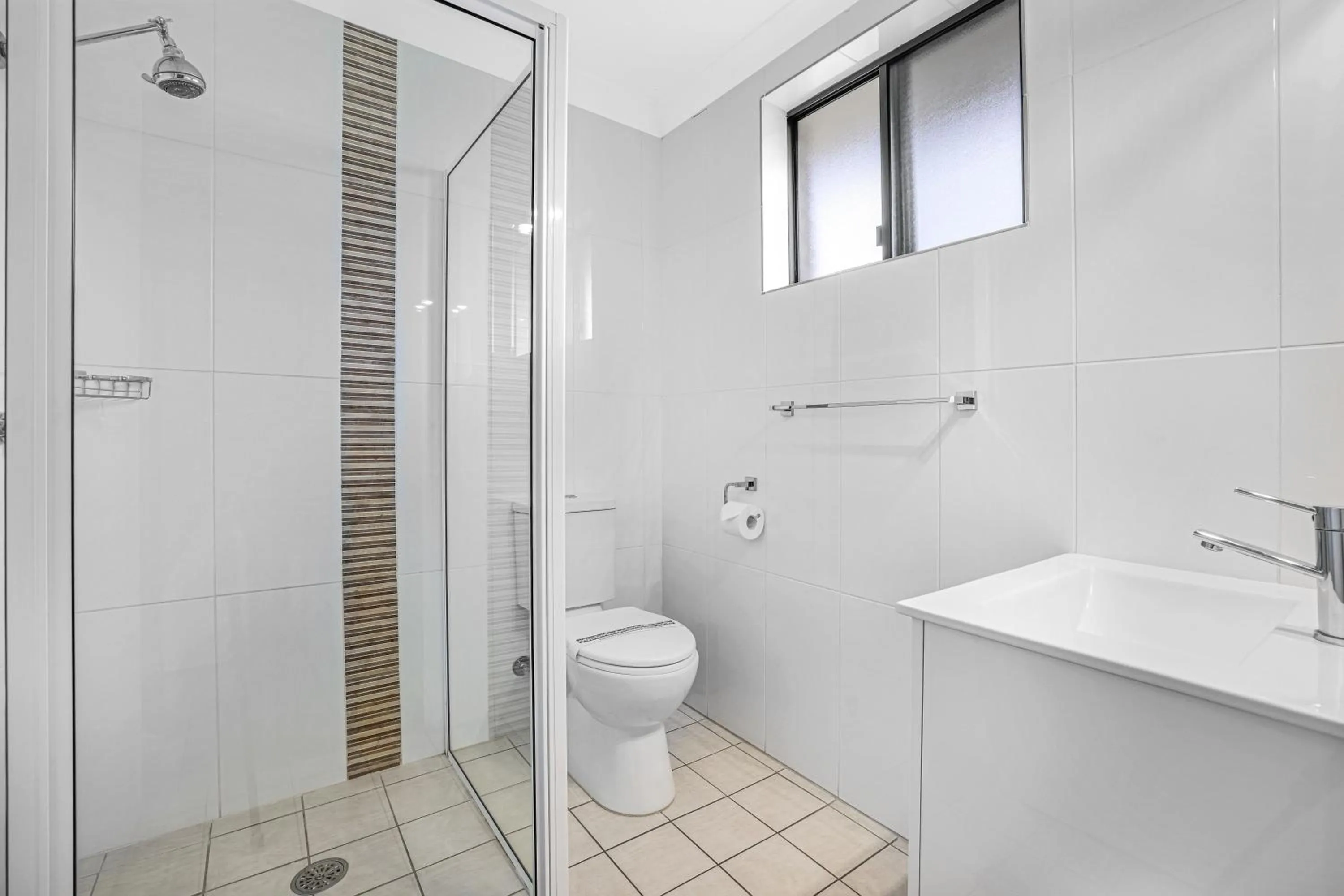 Bathroom in Stagecoach Inn Motel