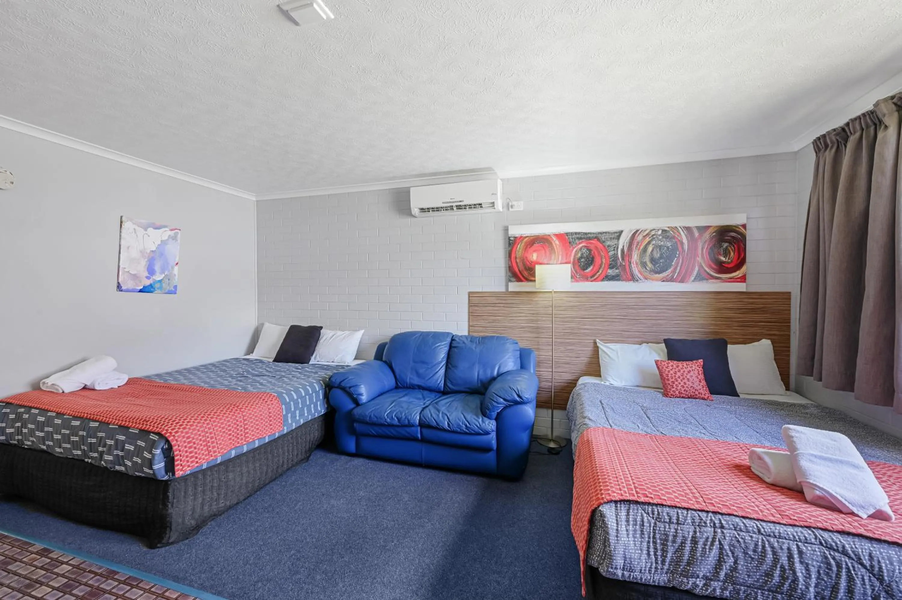 Bed in Raceview Motor Inn