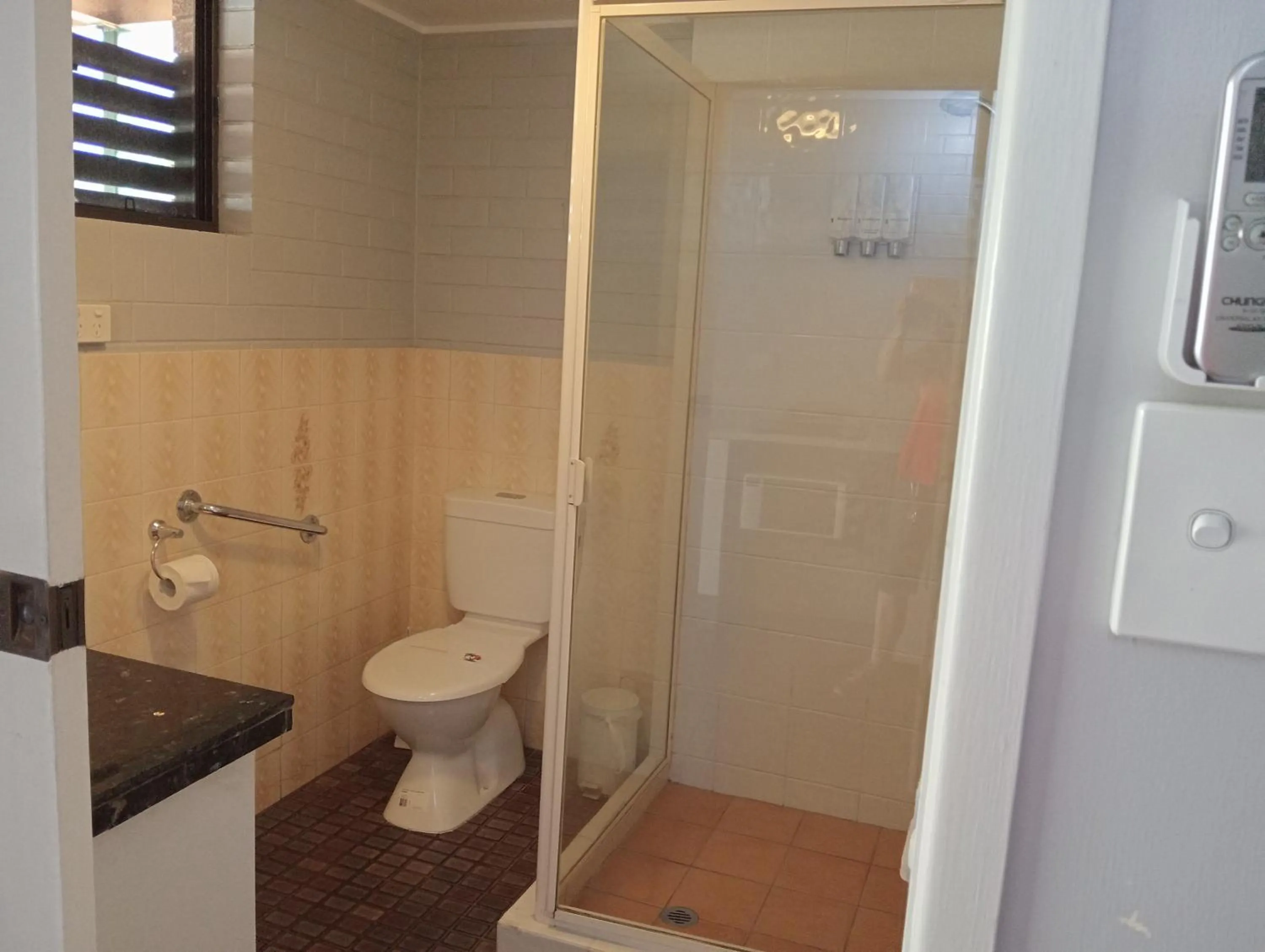 Shower in Raceview Motor Inn