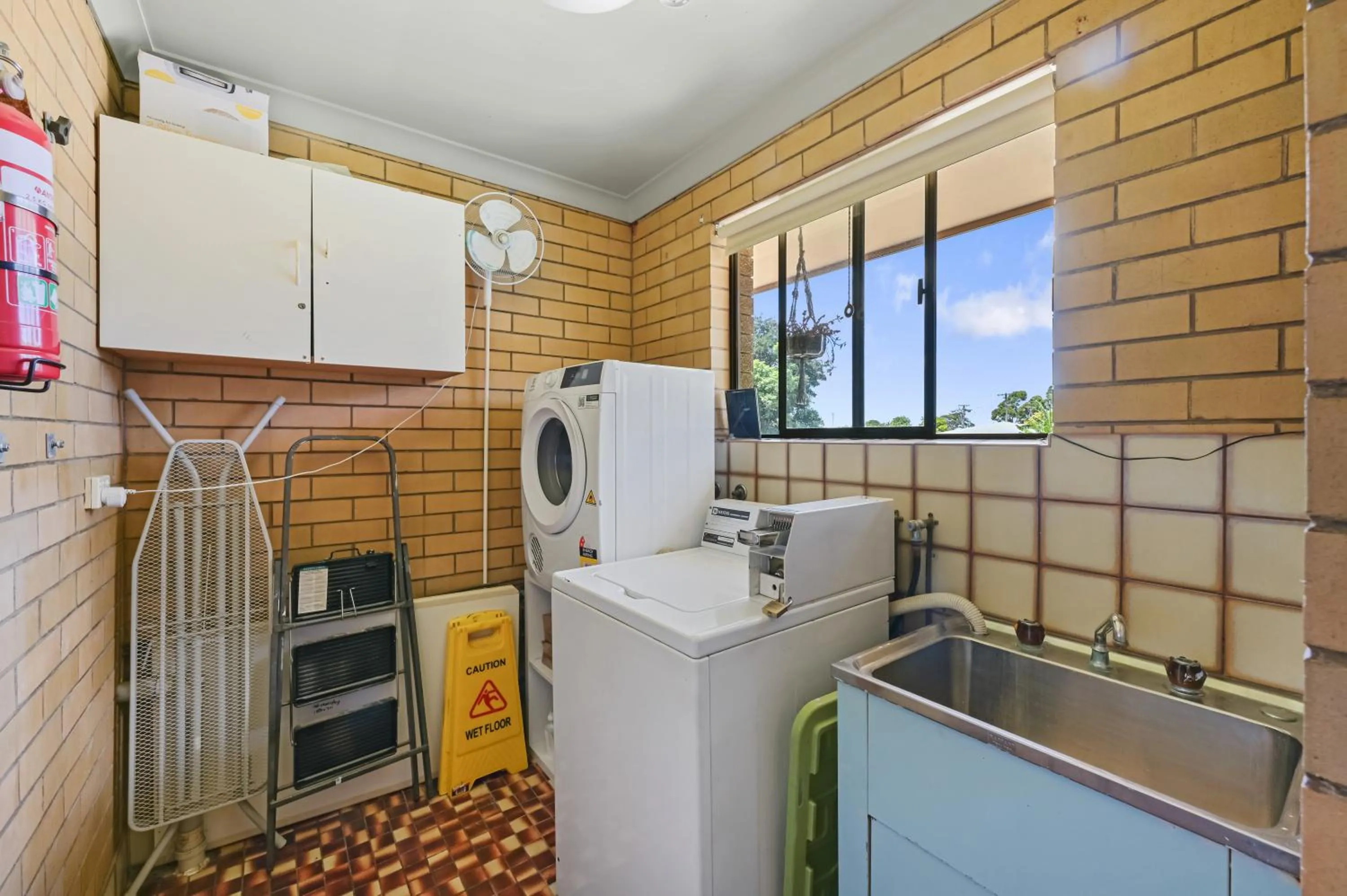 laundry in Raceview Motor Inn