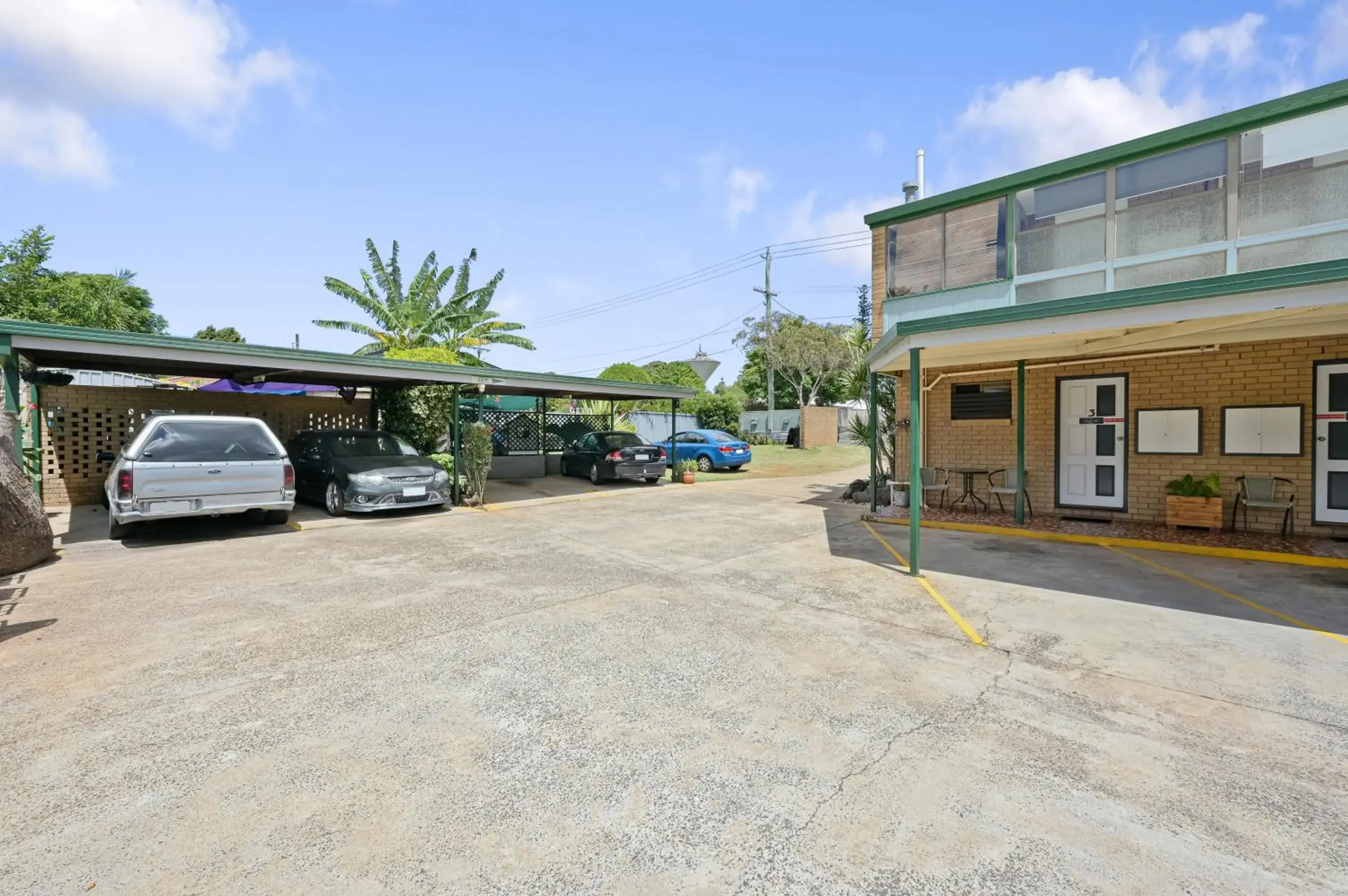 Parking in Raceview Motor Inn Parking in Raceview Motor Inn