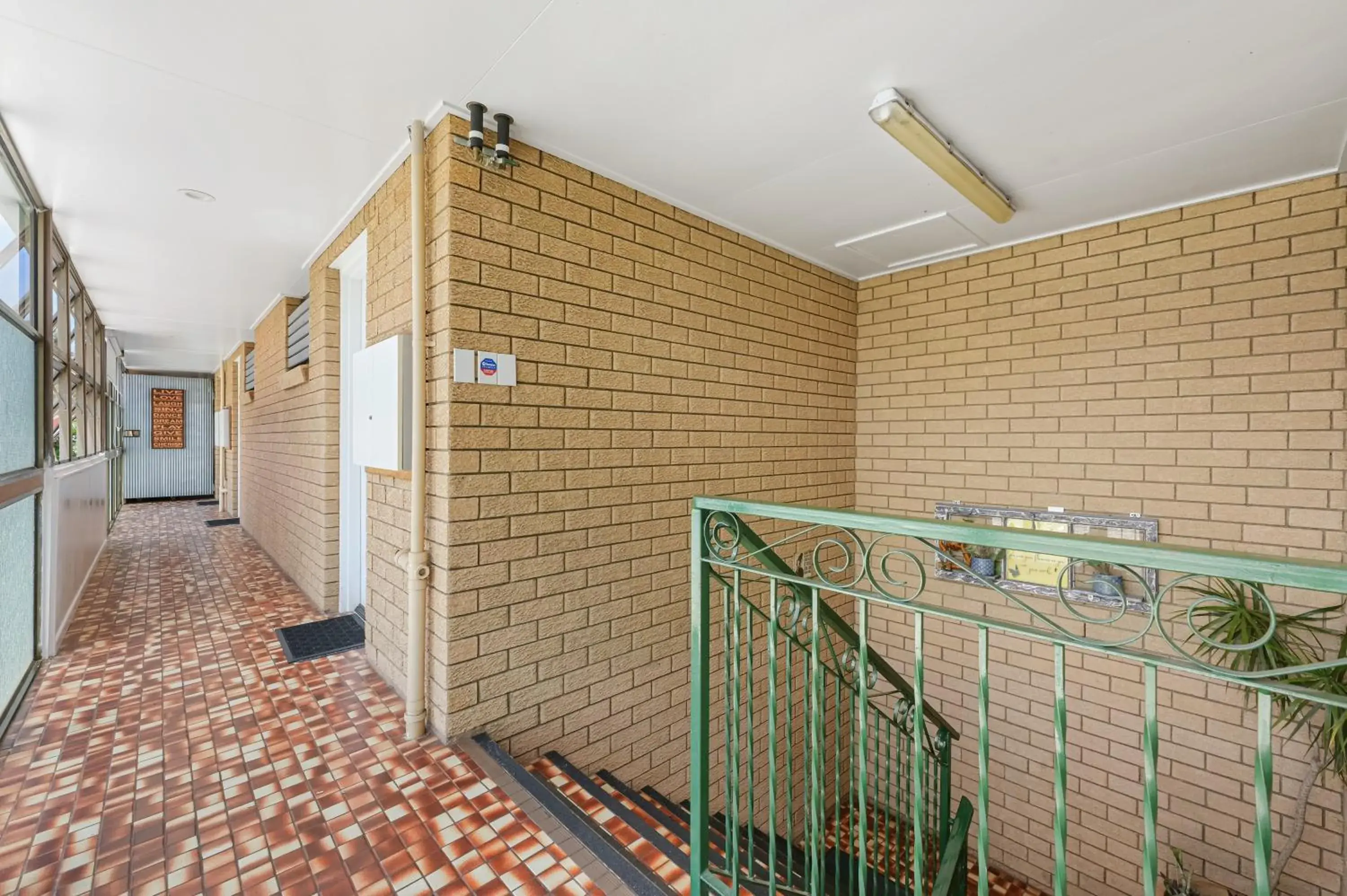 Property building in Raceview Motor Inn Property building in Raceview Motor Inn