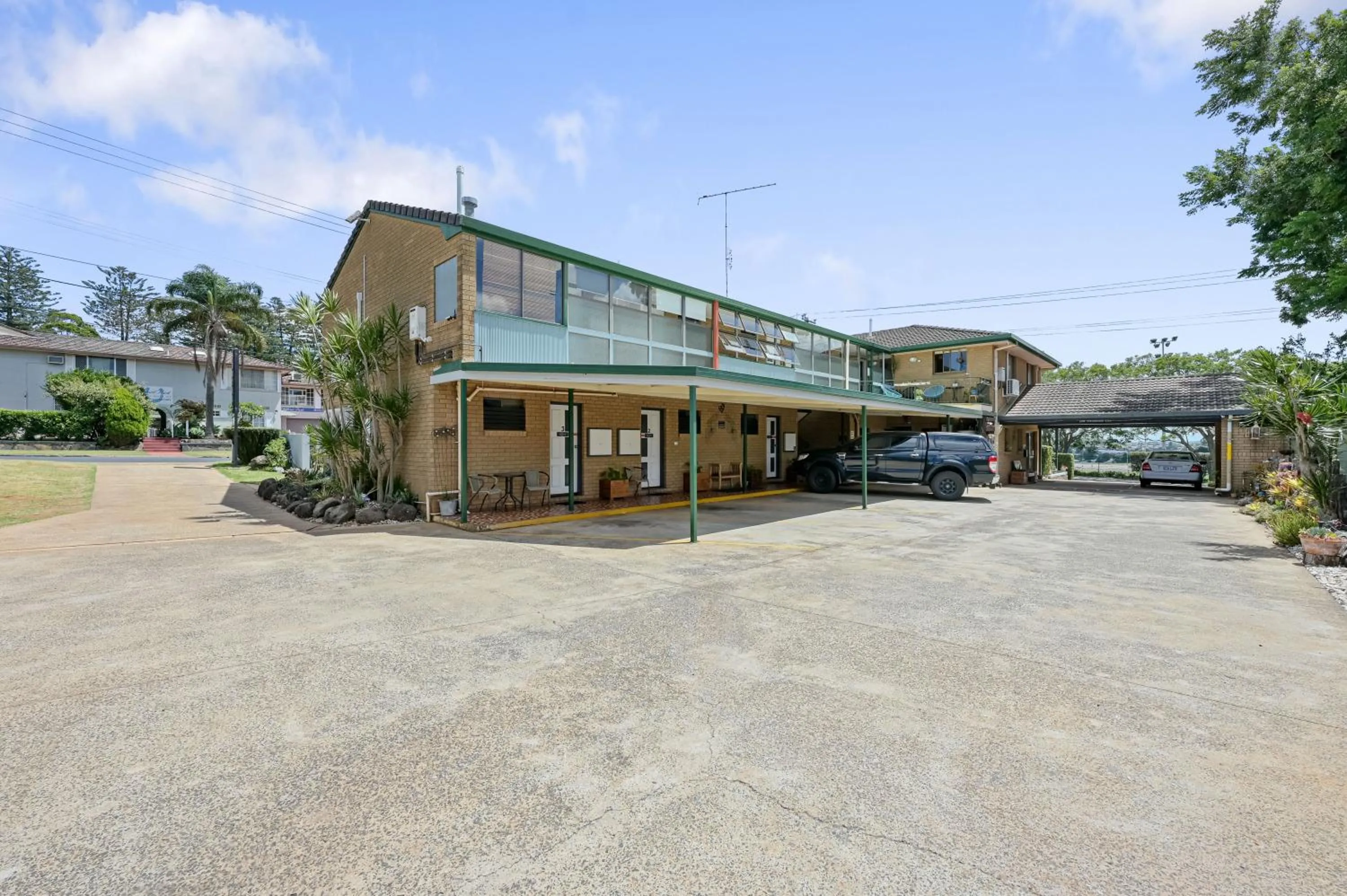 Property building in Raceview Motor Inn