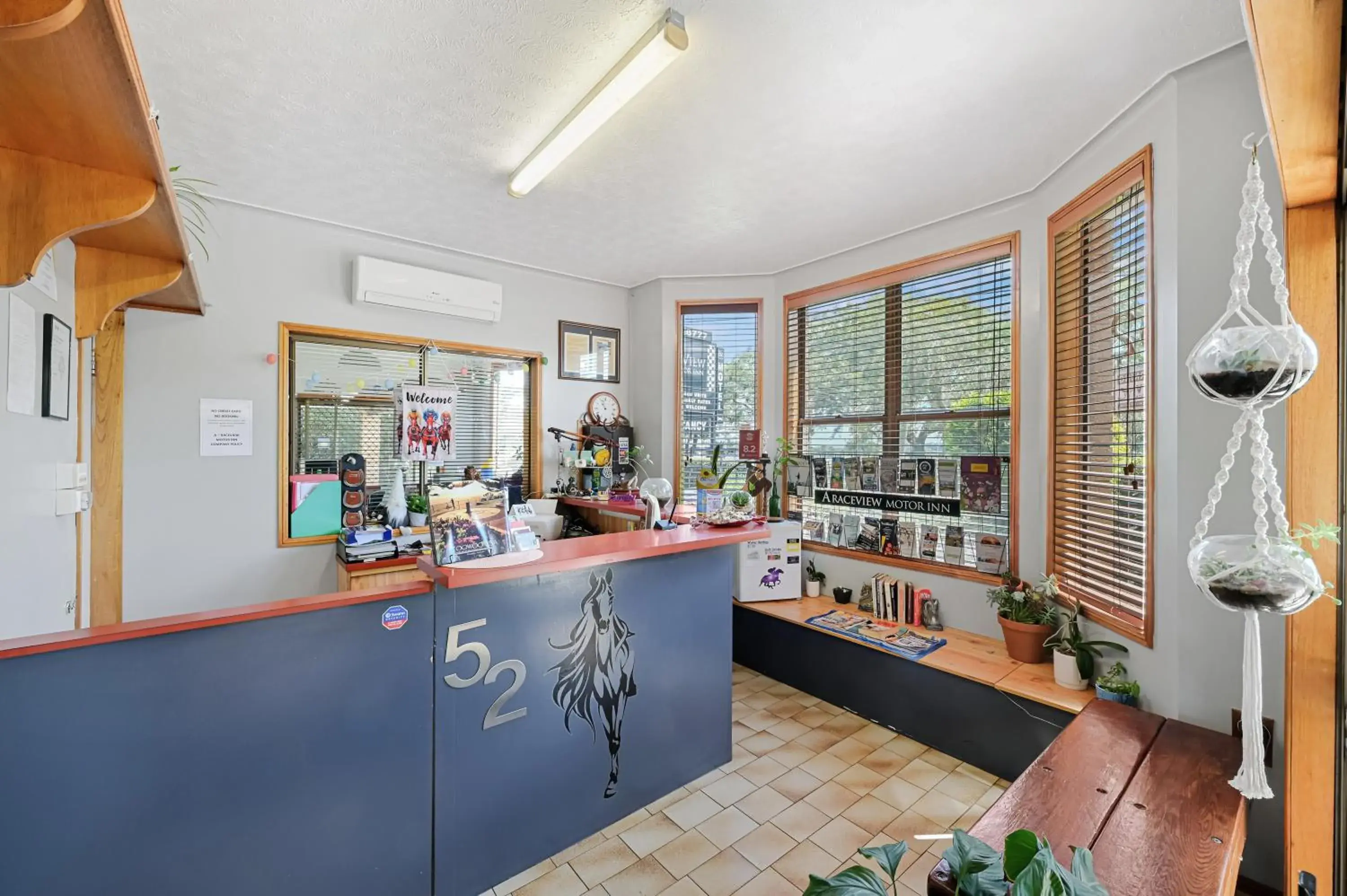 Property building in Raceview Motor Inn Property building in Raceview Motor Inn