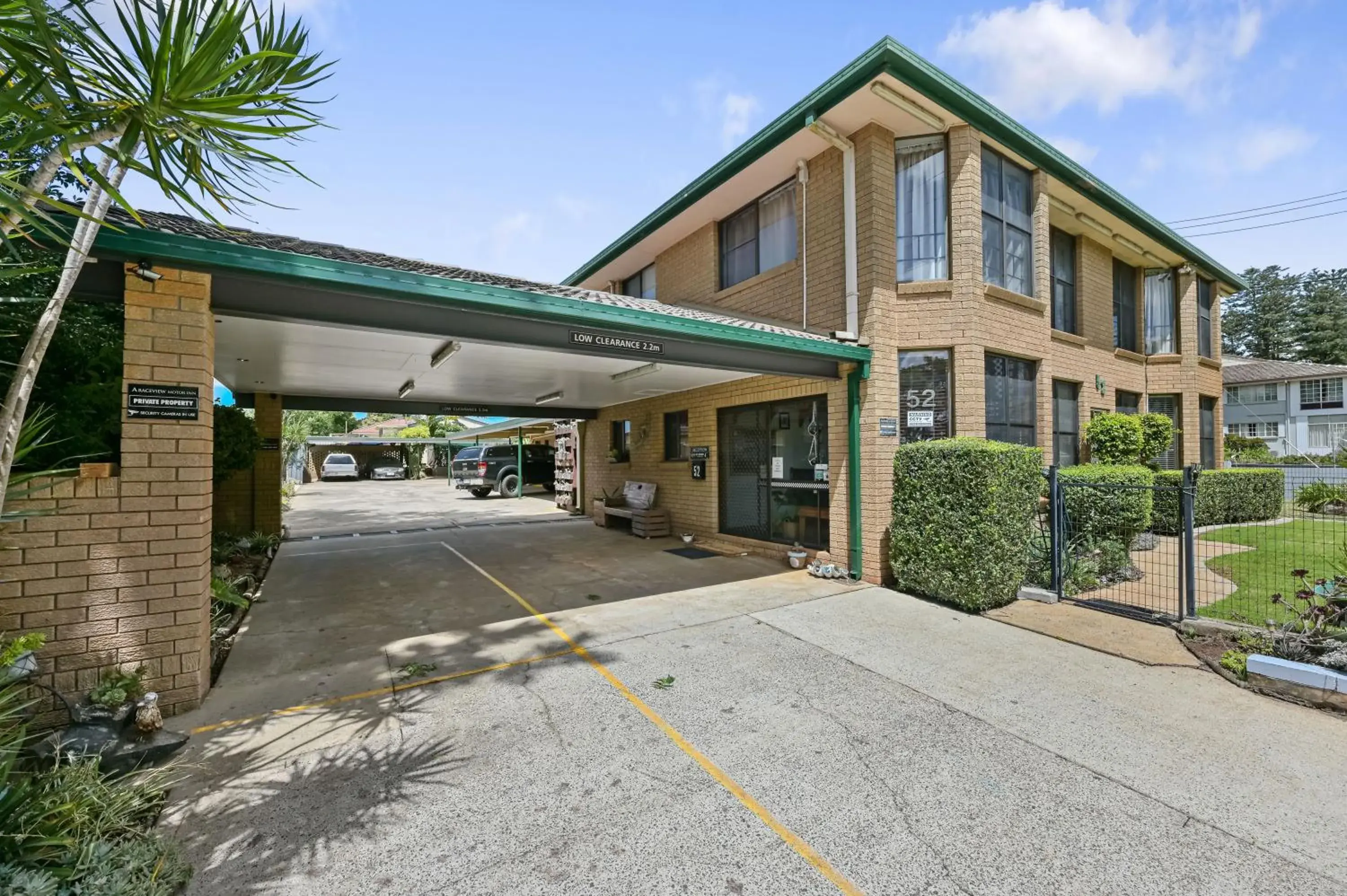 Property building in Raceview Motor Inn Property building in Raceview Motor Inn