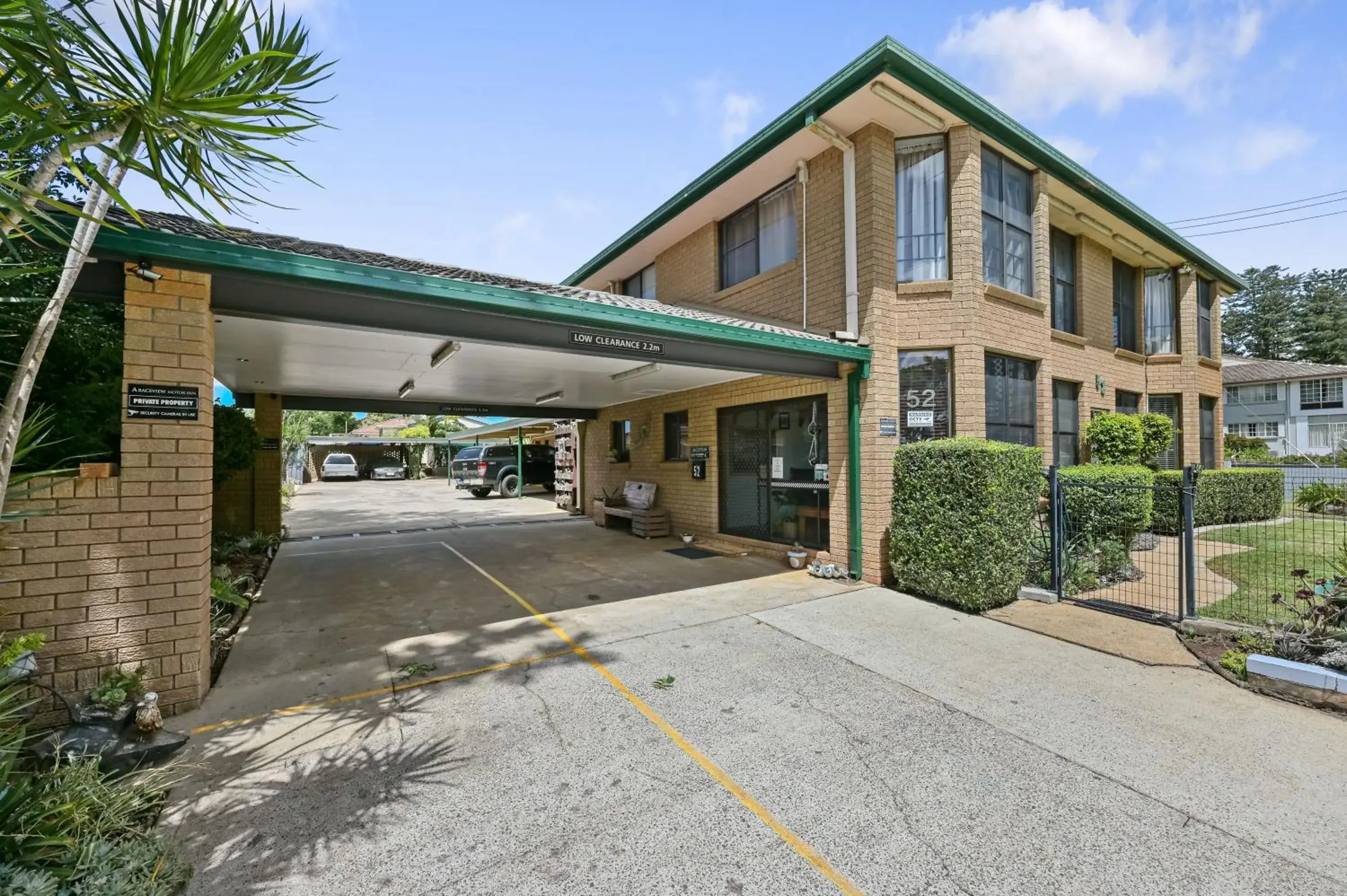 Property building in Raceview Motor Inn Property building in Raceview Motor Inn