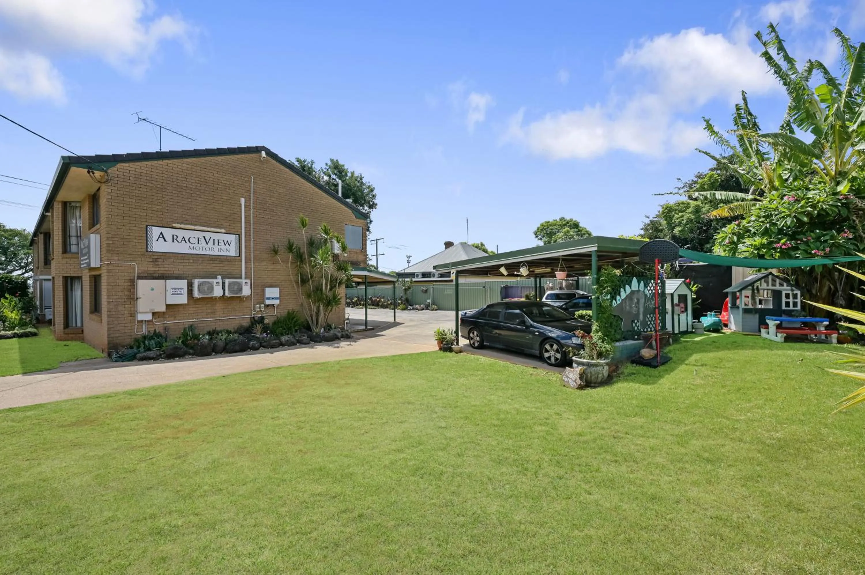 Property building in Raceview Motor Inn