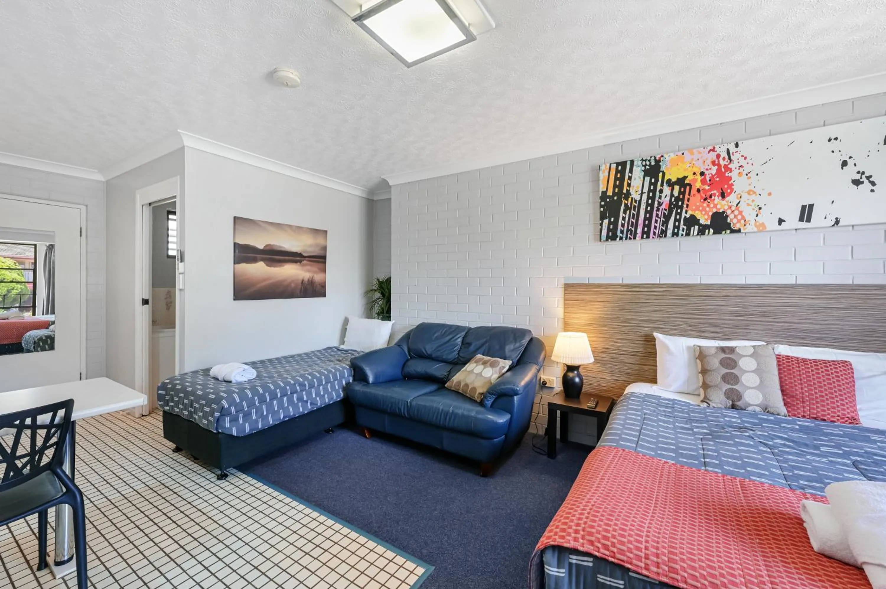 Bed in Raceview Motor Inn