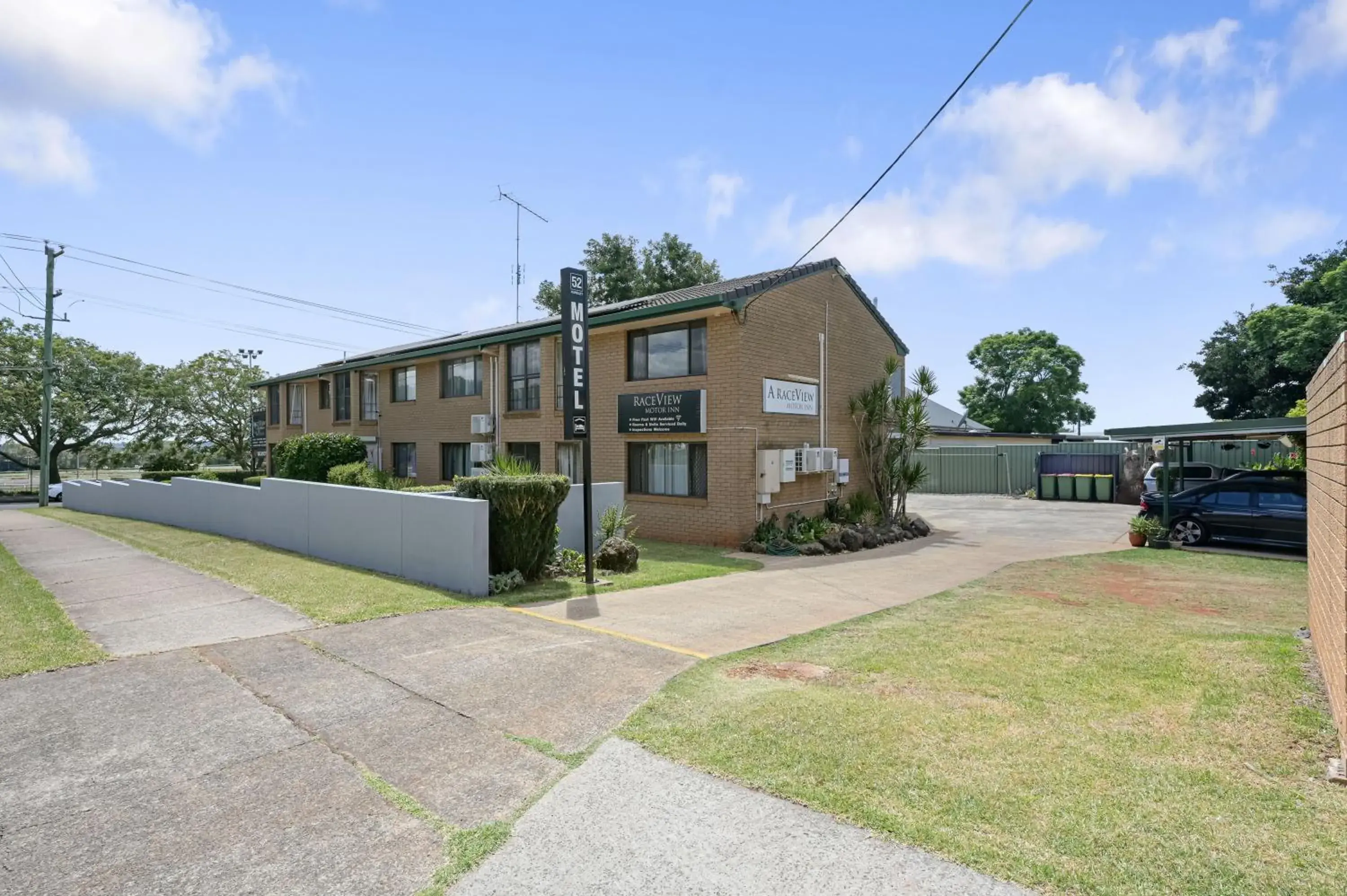 Property building in Raceview Motor Inn Property building in Raceview Motor Inn