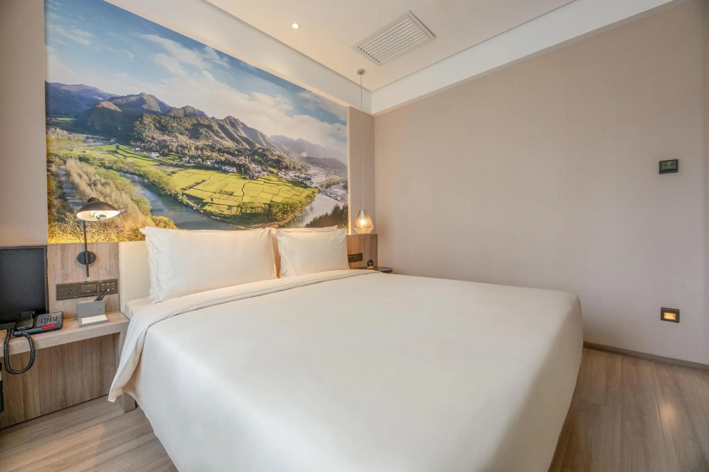 Bed in Atour Hotel Xi'an West Erhuan Road Tai'ao