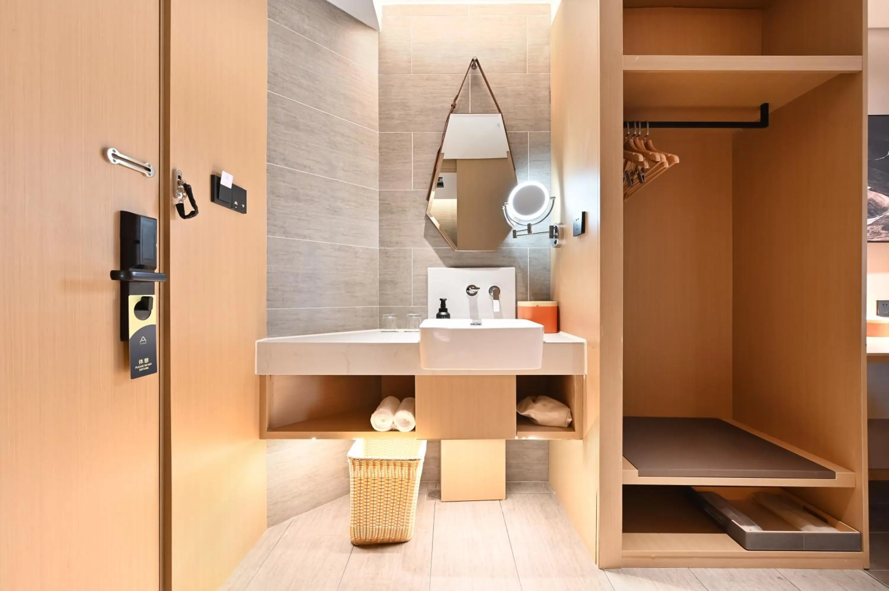 wardrobe in Atour Hotel Beijing Lishuiqiao