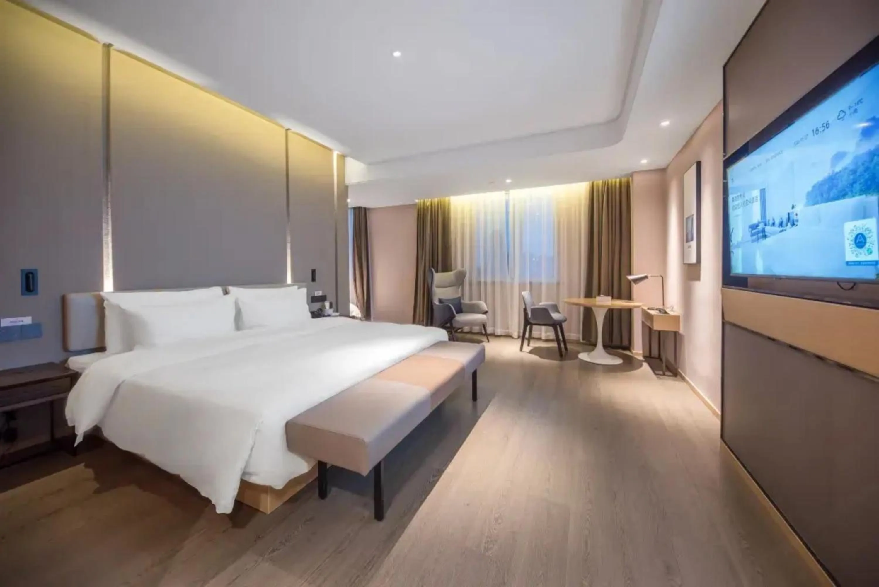 Photo of the whole room, Bed in Atour Hotel Shanghai Caohejing