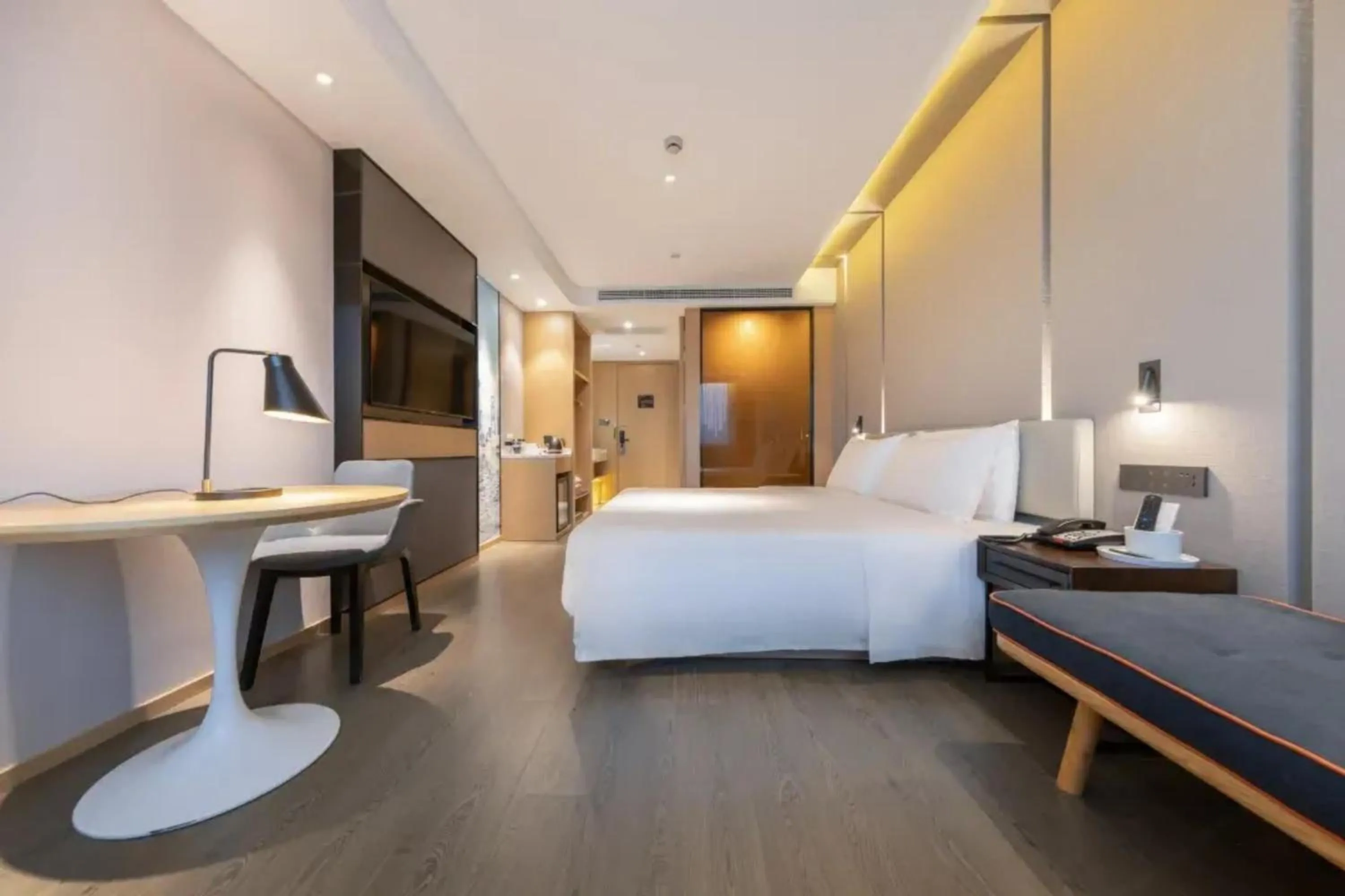 Photo of the whole room, Bed in Atour Hotel Shanghai Caohejing